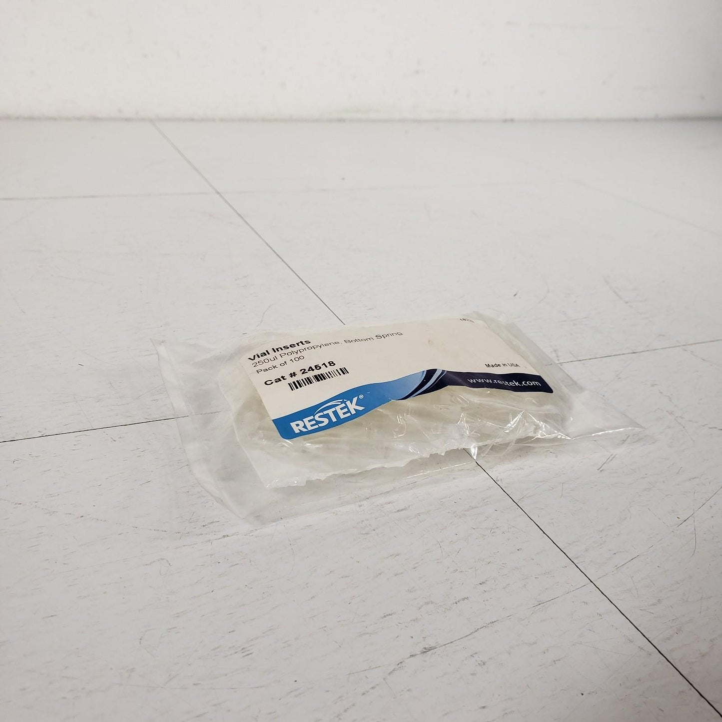 Restek 24518 Vial Inserts, Polypropylene, Big Mouth w/Bottom Spring, 250 µL