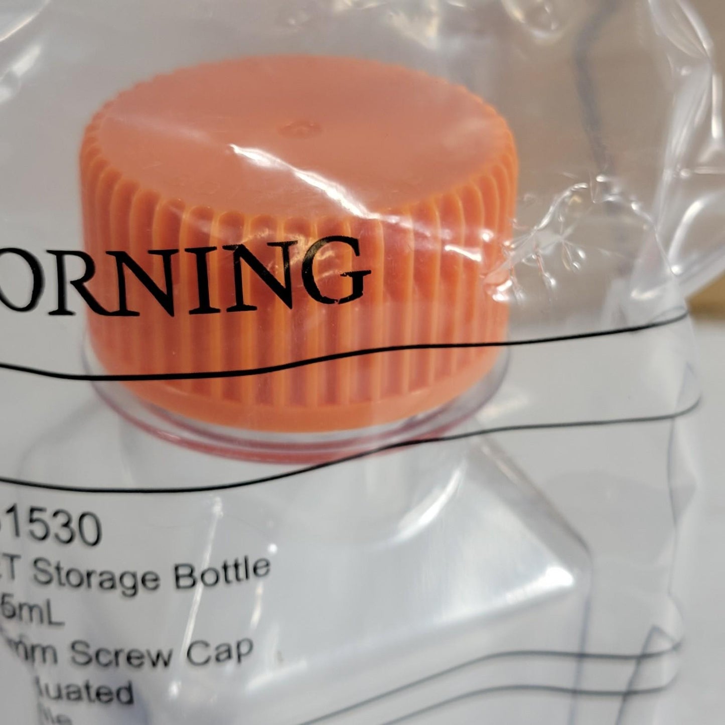 24/Case Corning 431531 PET Storage Bottle 250mL 45mm Screw Cap Graduated