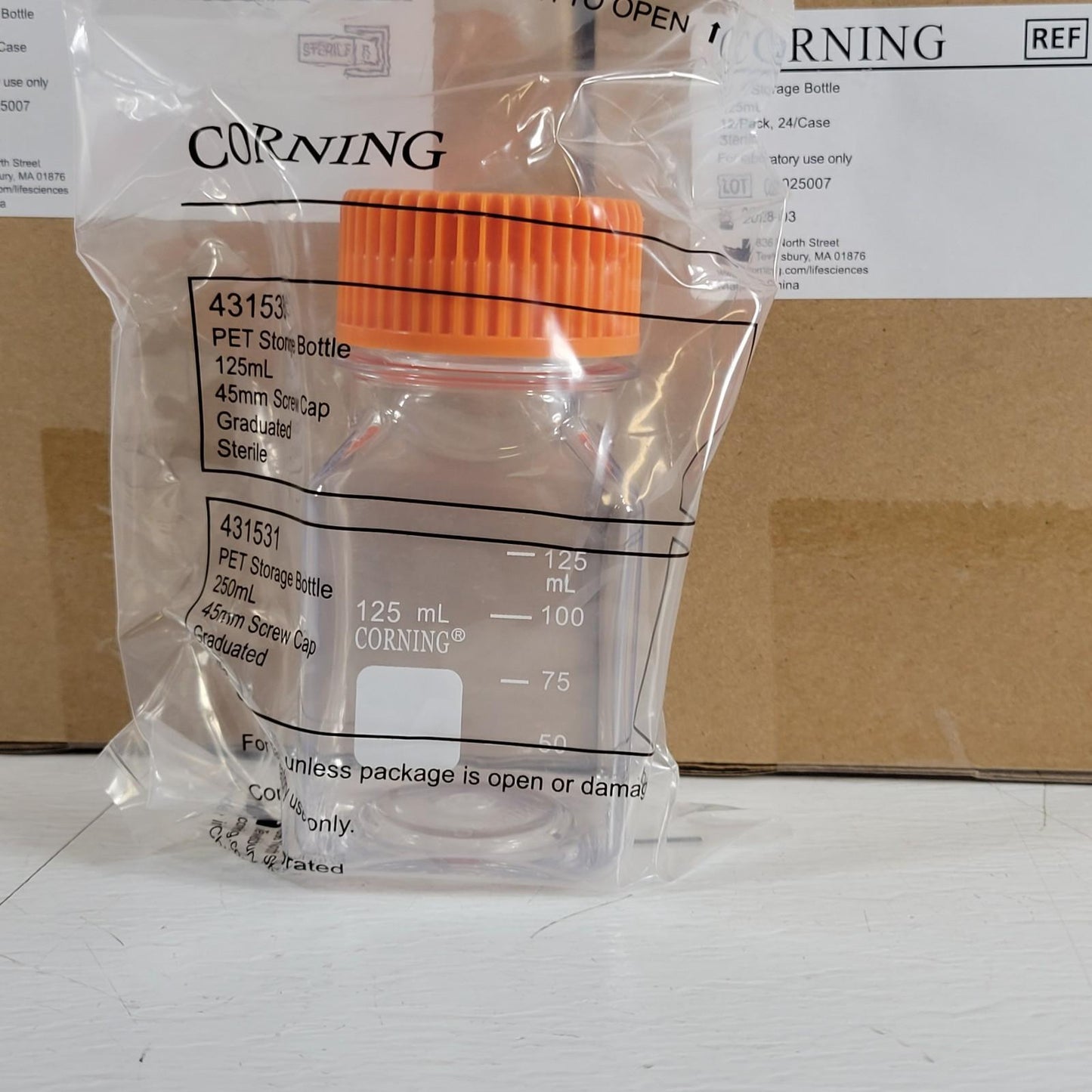 24/Case Corning 431530 PET Storage Bottle 125mL 45mm Screw Cap Graduated
