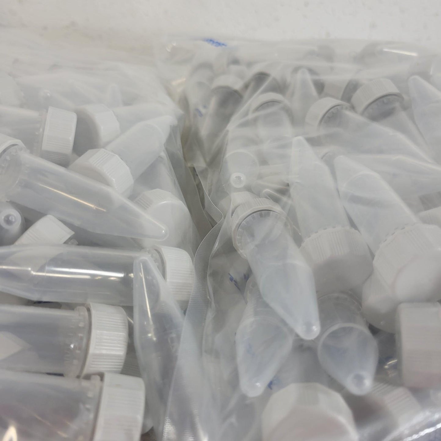 Eppendorf 0030122321 5.0mL Tubes Screw Cap 200 Count