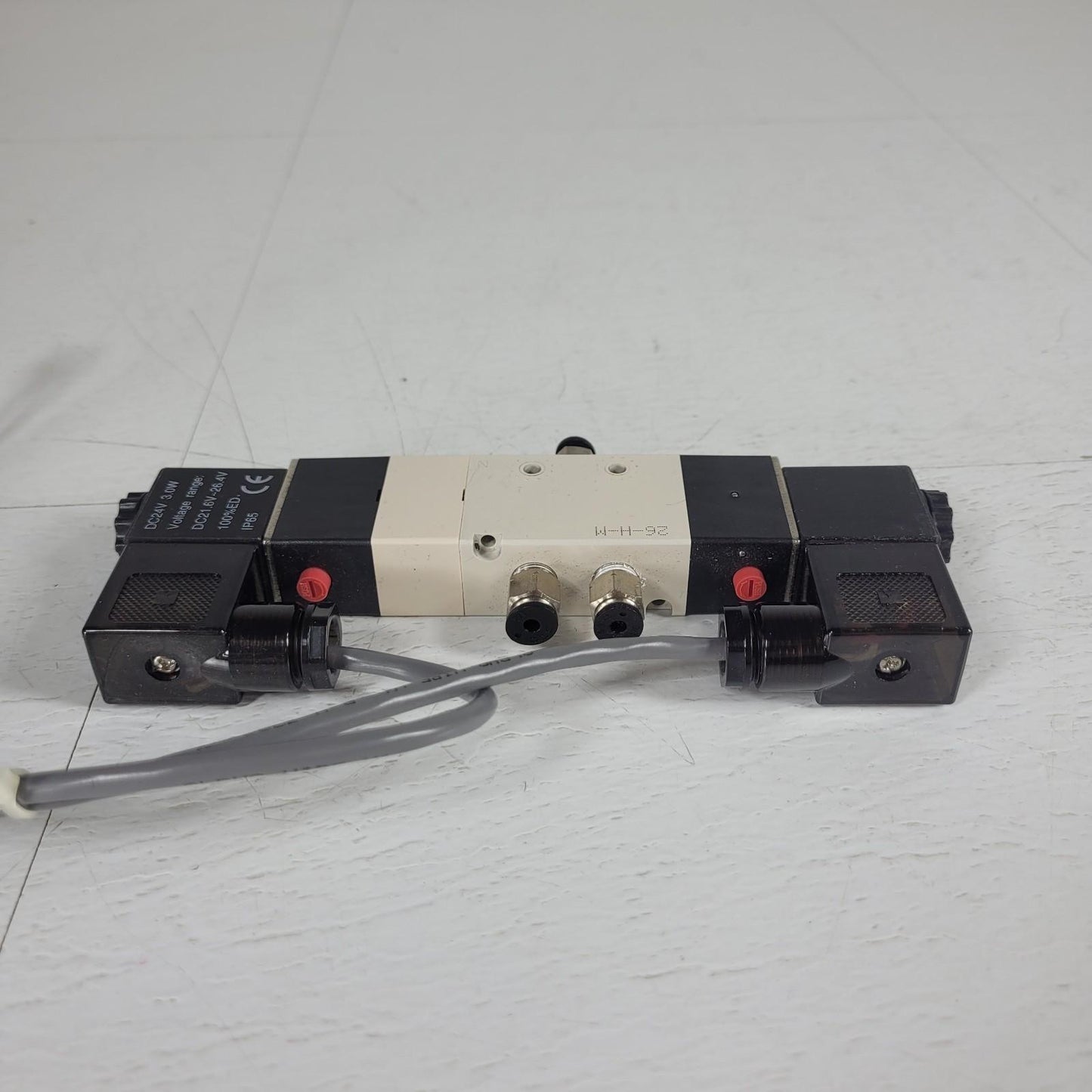 NITRA AVS-533C3-24D Pneumatic Solenoid Valve 5-port 3/8in Female NPT Inlets