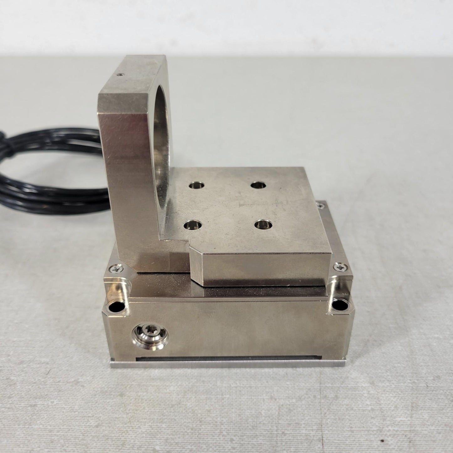 TESTED nPoint NPX60-223 Single X-Axis Piezo Nanopositioner Stage 60-90um Stroke