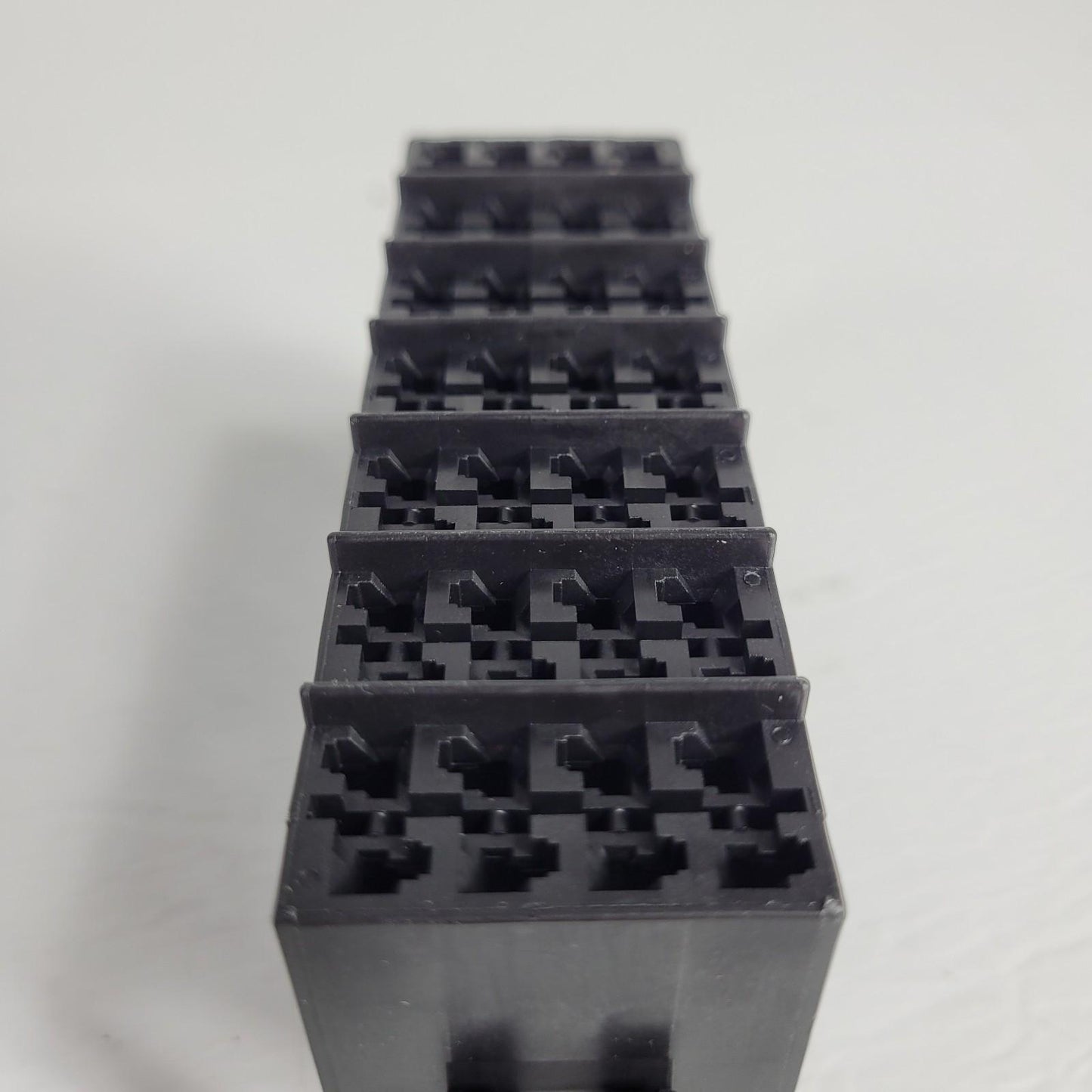 4 Units Aptiv Delphi 12177145 Automotive Mini Fuse Block Base 28 Fuse Black