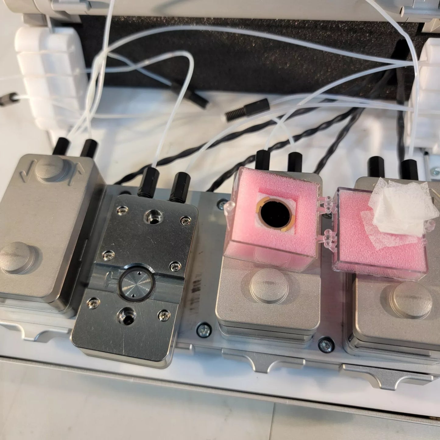 Biolin Q-Sense E4 Quartz Crystal Microbalance QCM Surface Molecular Analysis