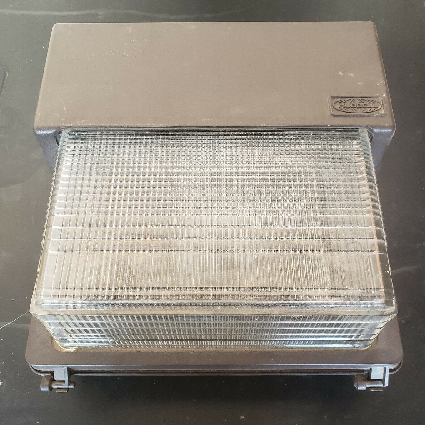 Hubbell Outdoor Lighting 100W 150W Perimaliter Pulse Start Wallpack