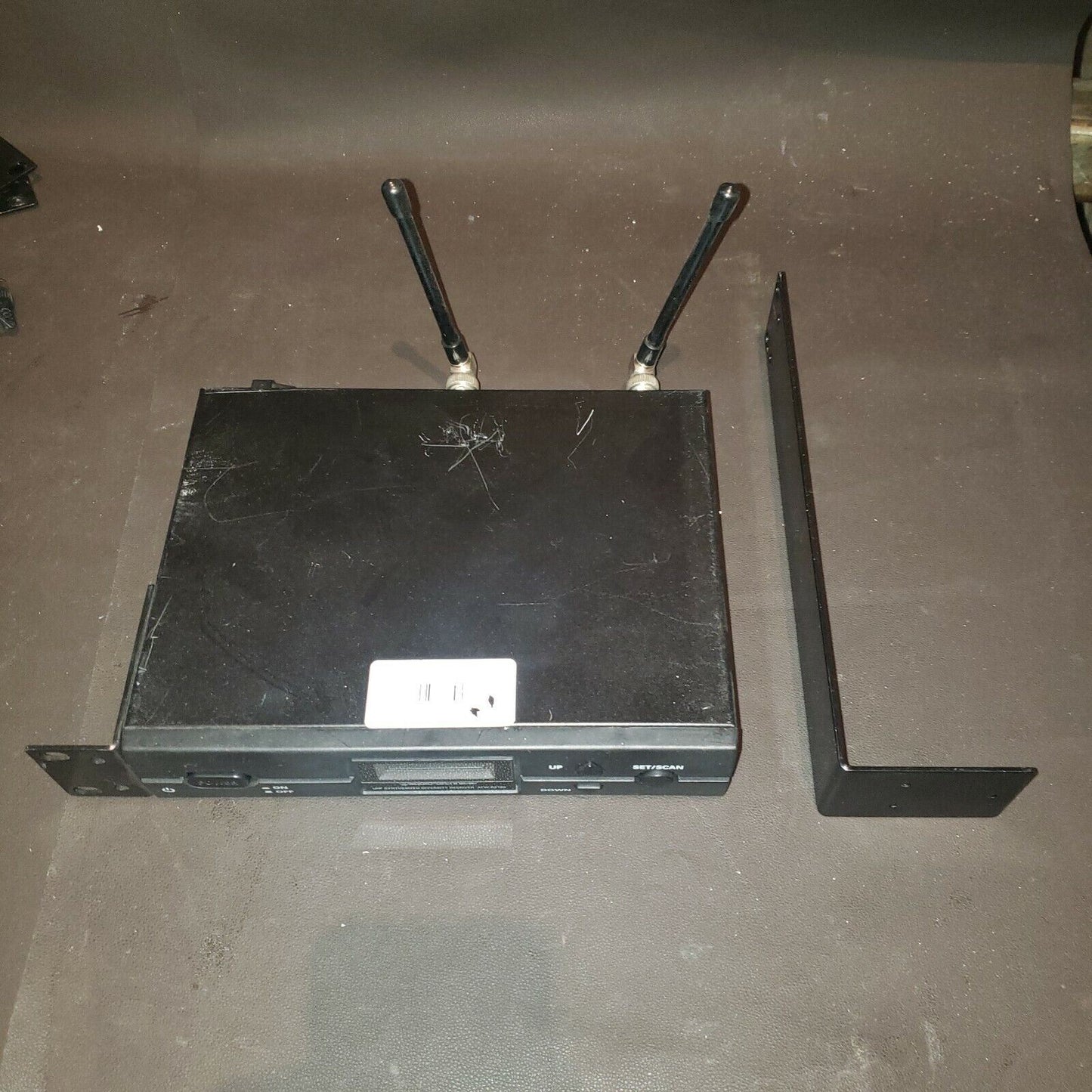 Audio-Technica ATW-R2100 655-680MHz UHF Synthesized Diversity Receiver w Bracket