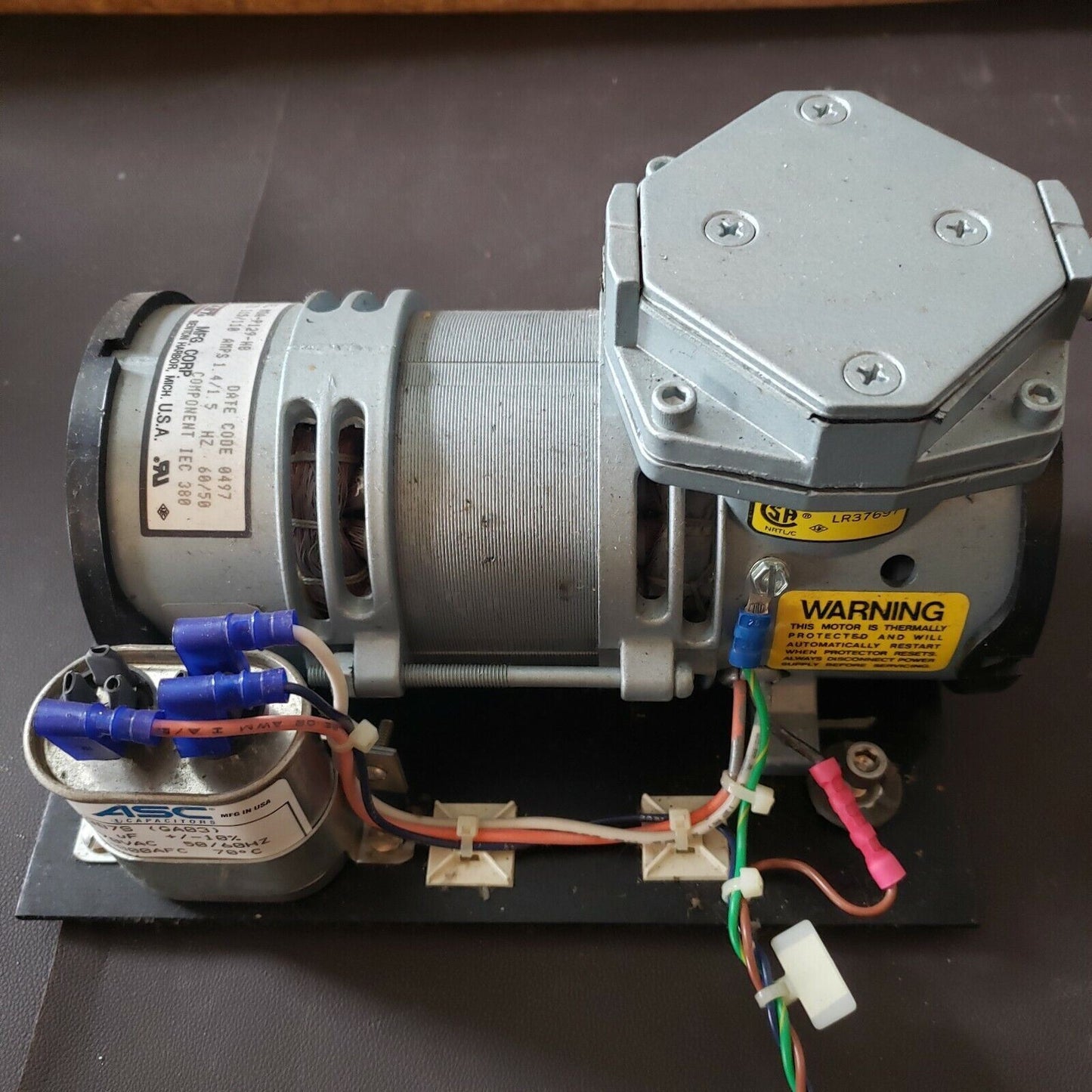 GAST Vacuum Pump MOA-P129-HB 115V/110 VAC MOAP129HB Oil-Free
