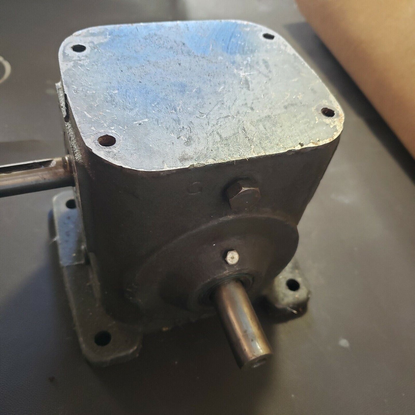 Gearbox 1:5 Ratio Split Axle Worm Tee
