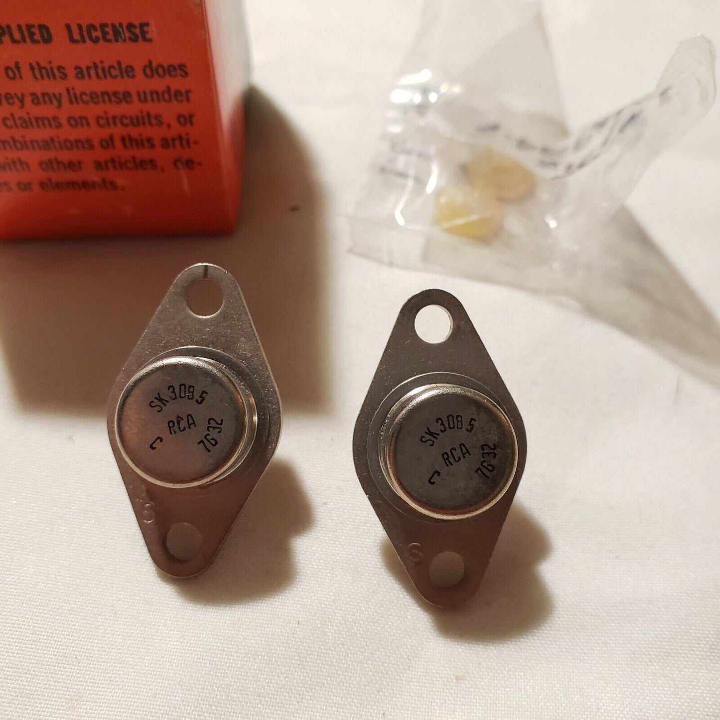 Vintage LOT OF 2 RCA SK3085 2-pin Transistor