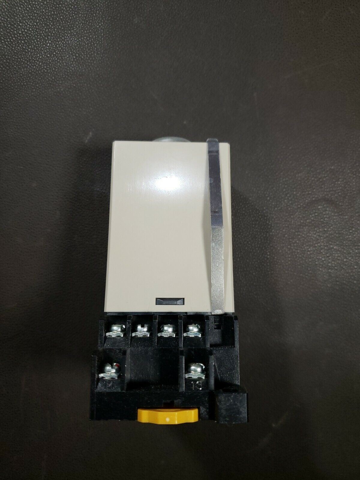 Omron E5L A3 Temperature Controller with 28Y7YF Black Mount