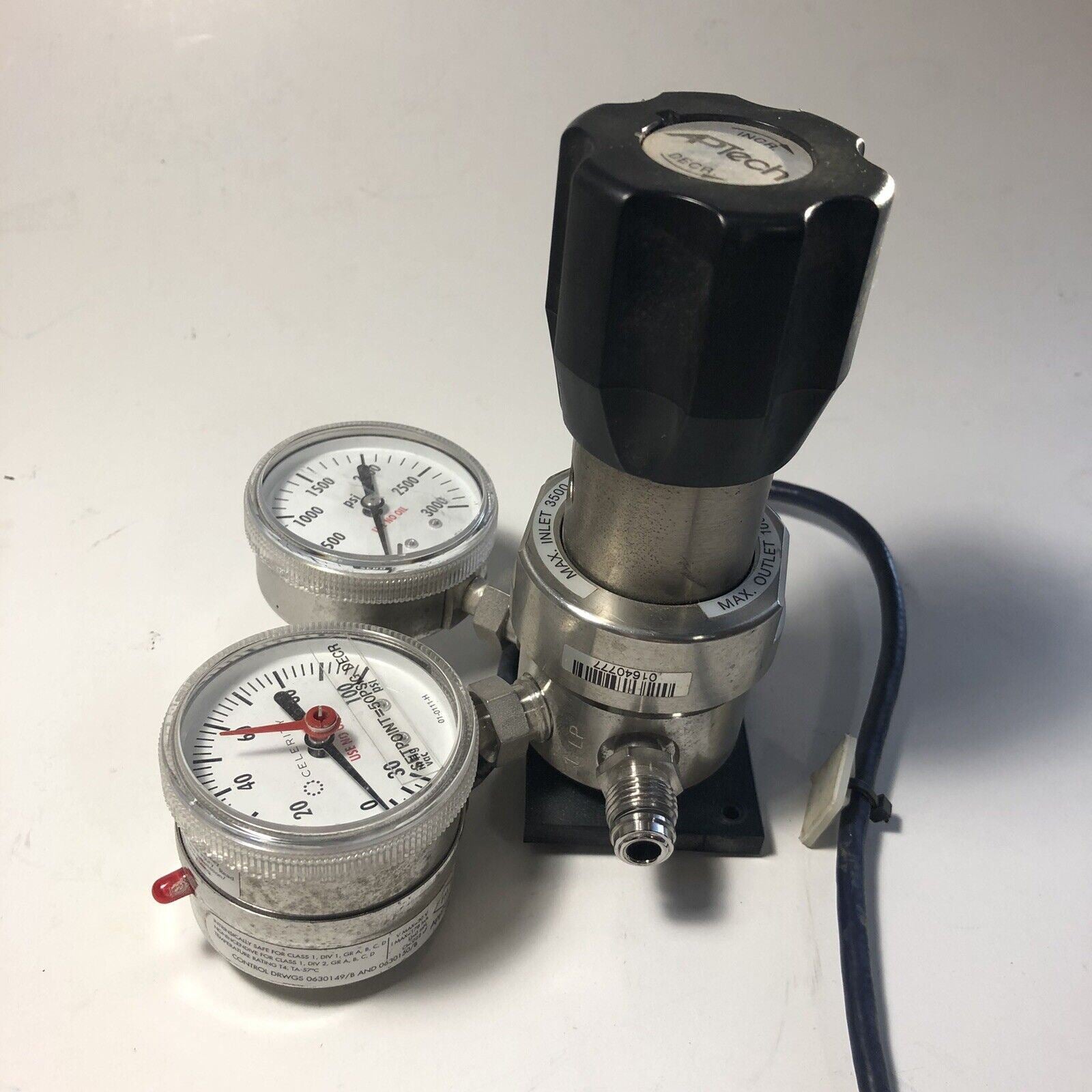 APTech Gas Pressure Regulator AP1510S 4PW MV4 3500 Max PSI w/ 2 Celeri