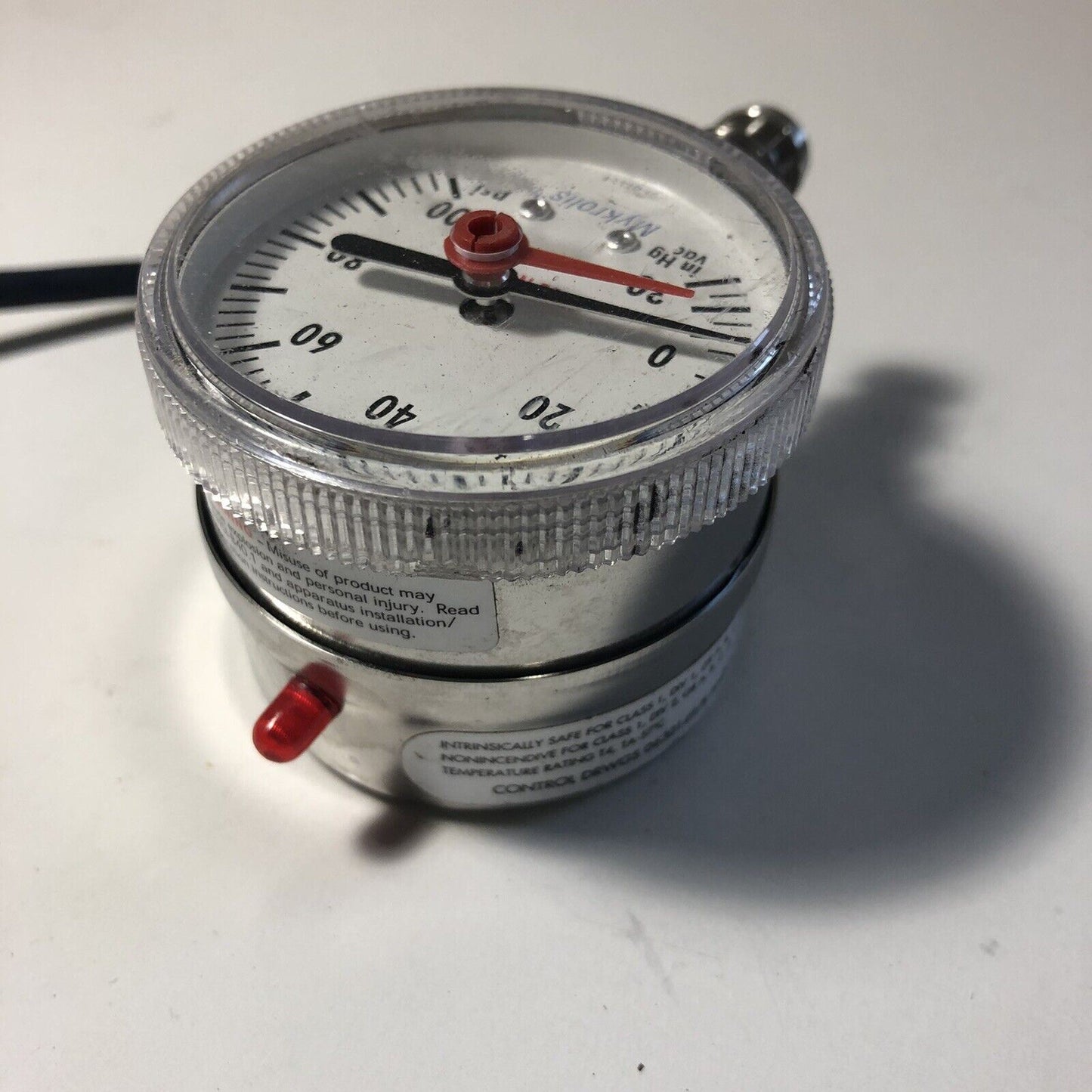 Mykrolis 01-0111-F VCR Vacuum Gauge 100 PSI 1/4" VCR Fitting w Millipore IPS 122