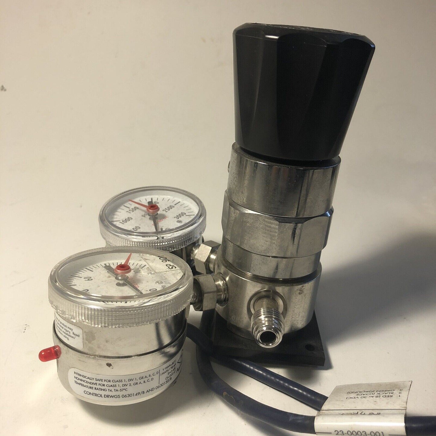 Tescom Regulator Gauge 60 PSIG Max Outlet w Mykrolis IPS 122 Type 3000 PSI