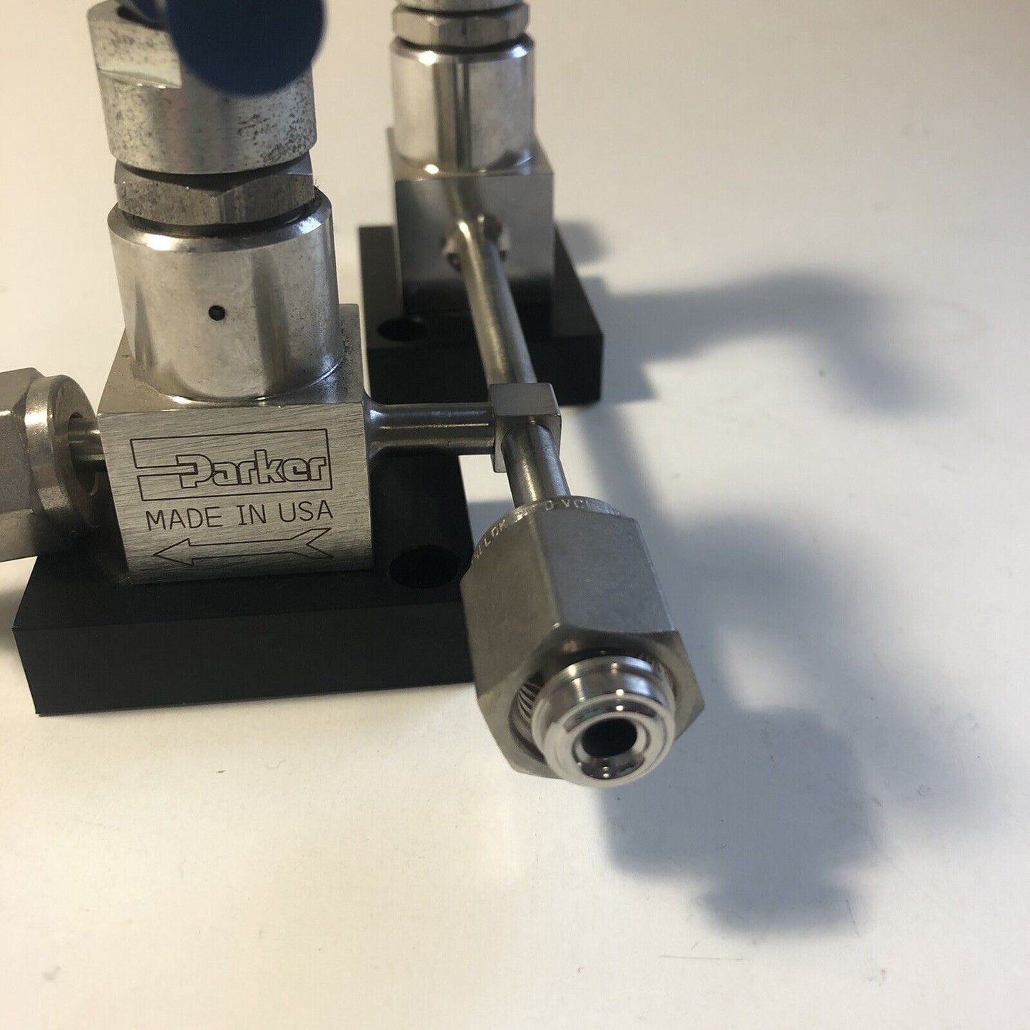 Two Connected Parker 523400 Manual Valves 316L Series 15 3000 PSIG Max 1/4" VCR