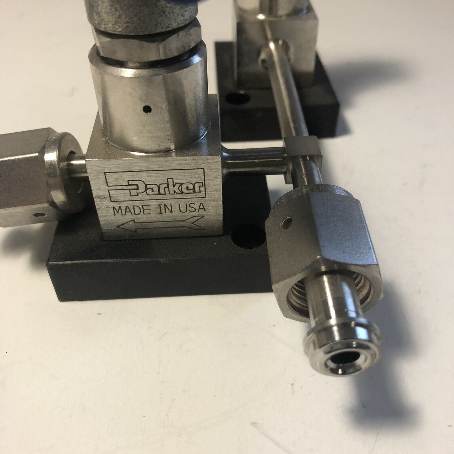 (2) Parker 523530 Manual Valve 316L Series 15 3000 PSIG Female VCR FVCR 1/4"