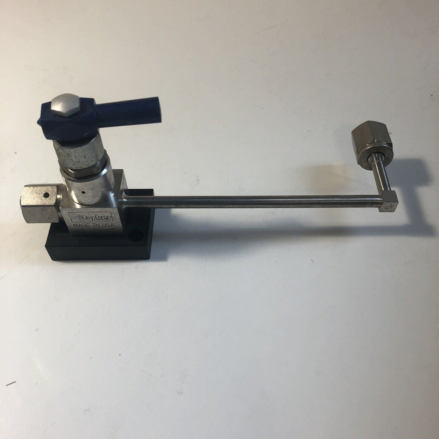 Parker Manual Valve 316L Series 15 523530 3000 PSIG Female VCR 1/4" Fitting