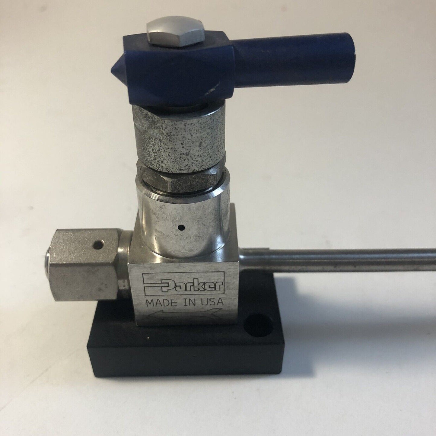 Parker Manual Valve 316L Series 15 523530 3000 PSIG Female VCR 1/4" Fitting