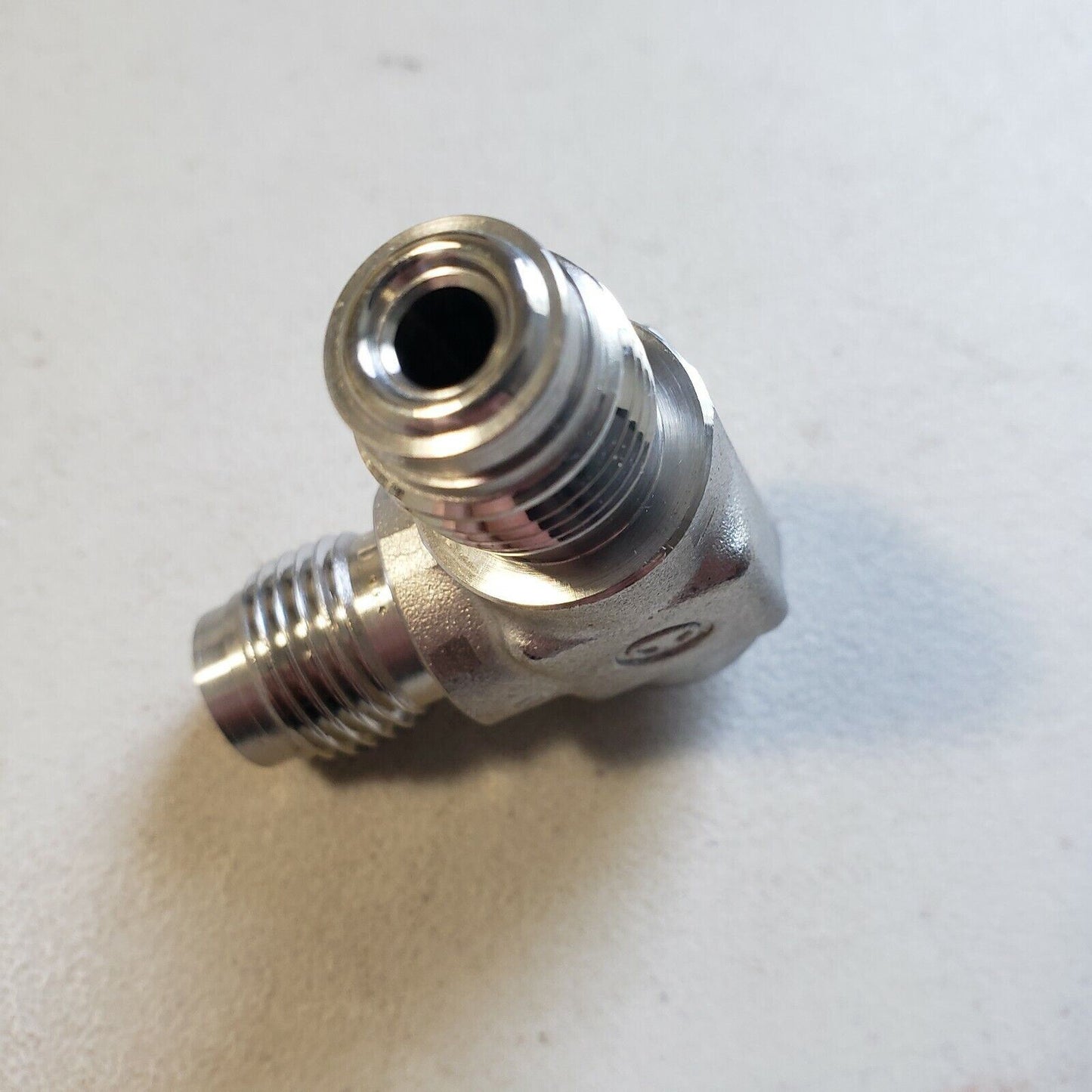 Swagelok Cajon SS-4-VCR-9 1/4" Male VCR MVCR Face Seal Elbow 90° 316 Stainless