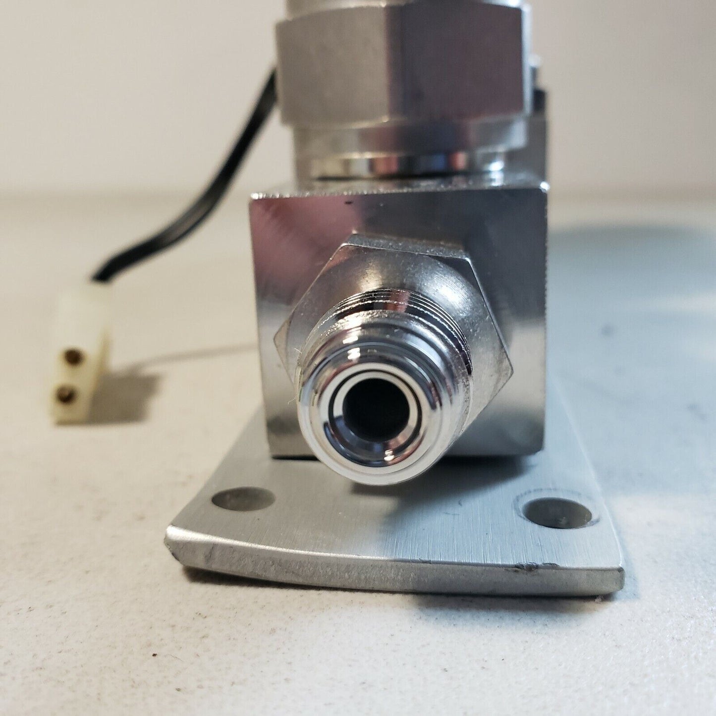 MKS MFC 100SCCM N2 Nitrogen Mass Flow Controller 2258B-00100RV-SPO44-86 1/4" VCR