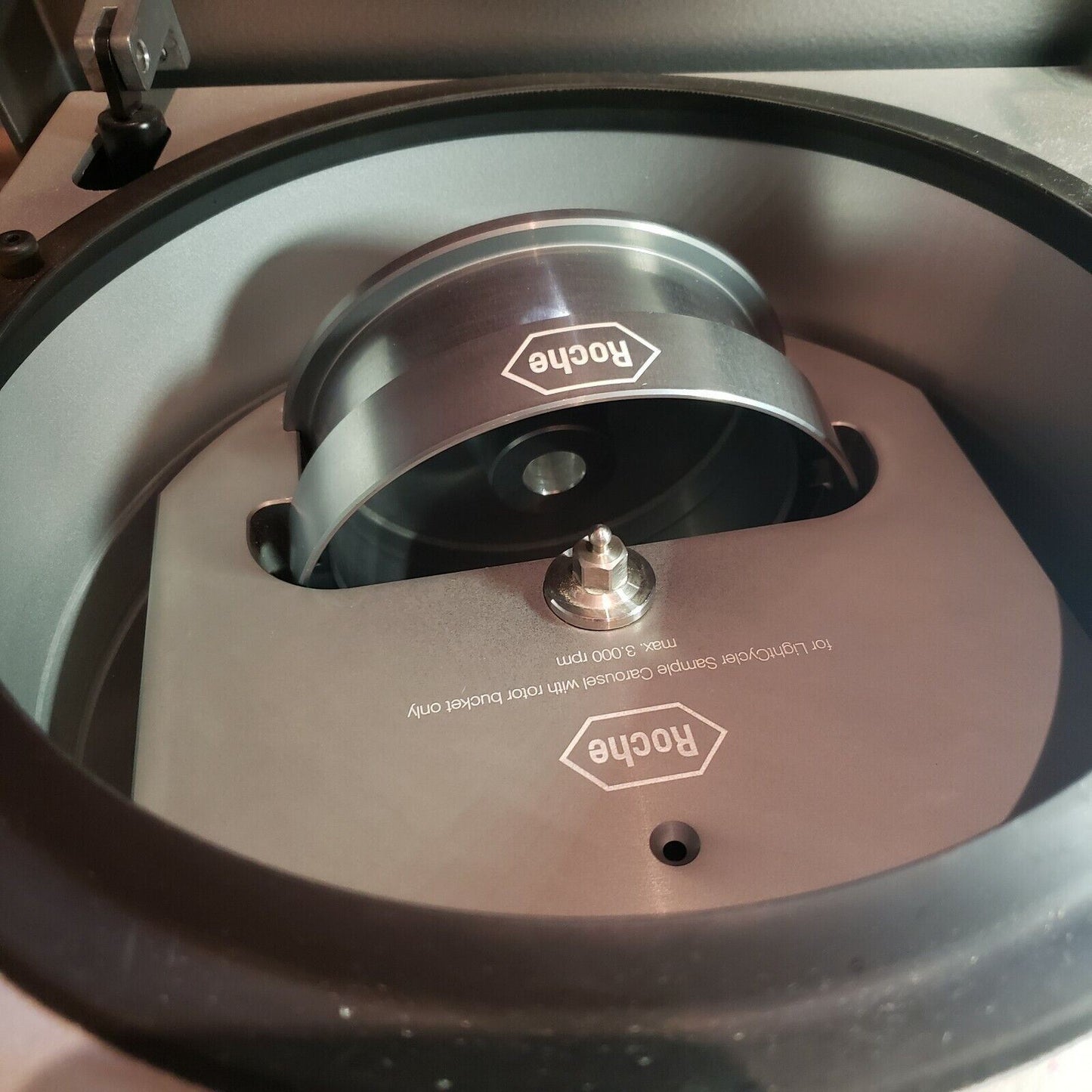 Roche LC lightCycler Carousel Centrifuge 3000RPM with Bucket