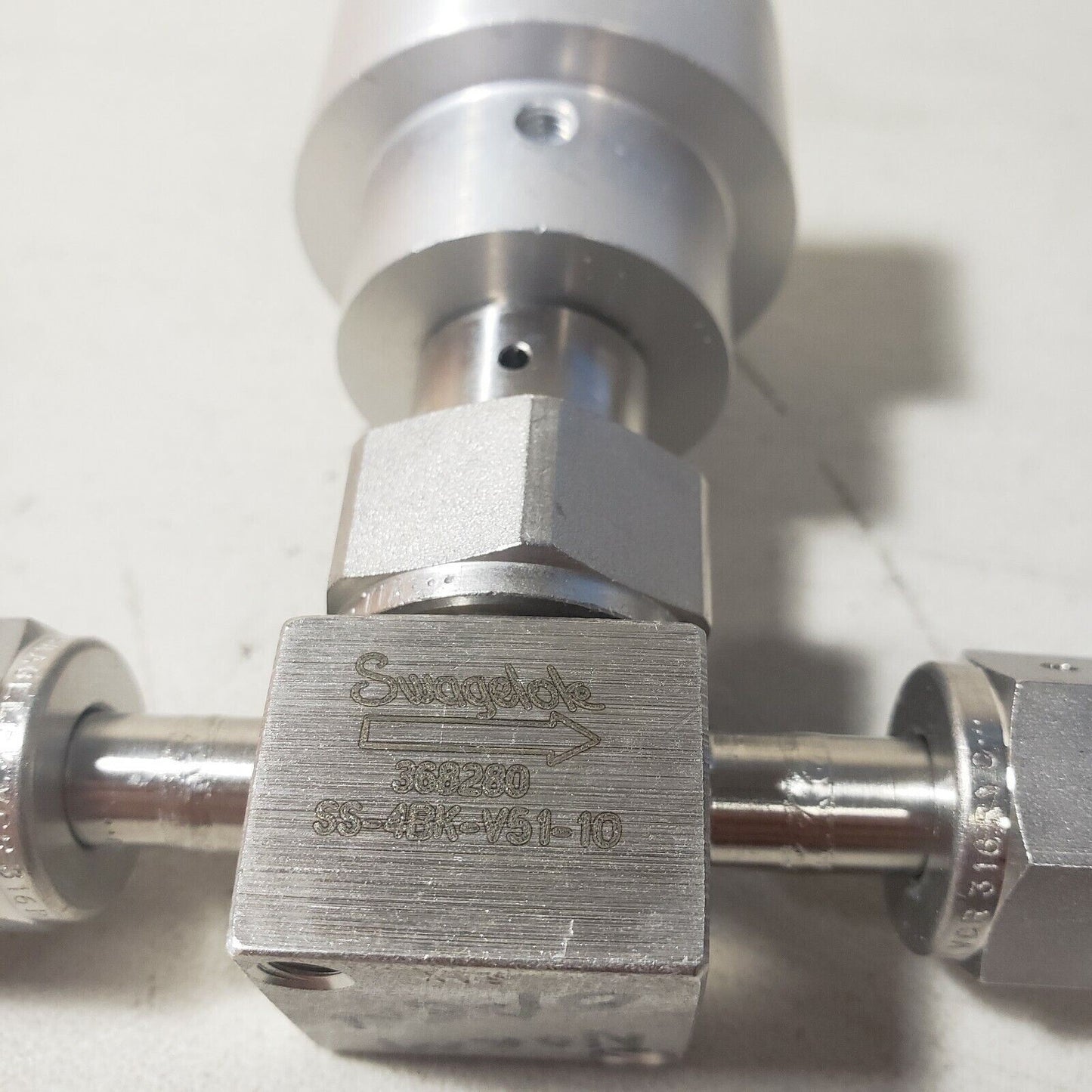 Swagelok 368280 SS-4BK-V51-10 Normally Open Pneumatic Bellows Valve 1/4" VCR F