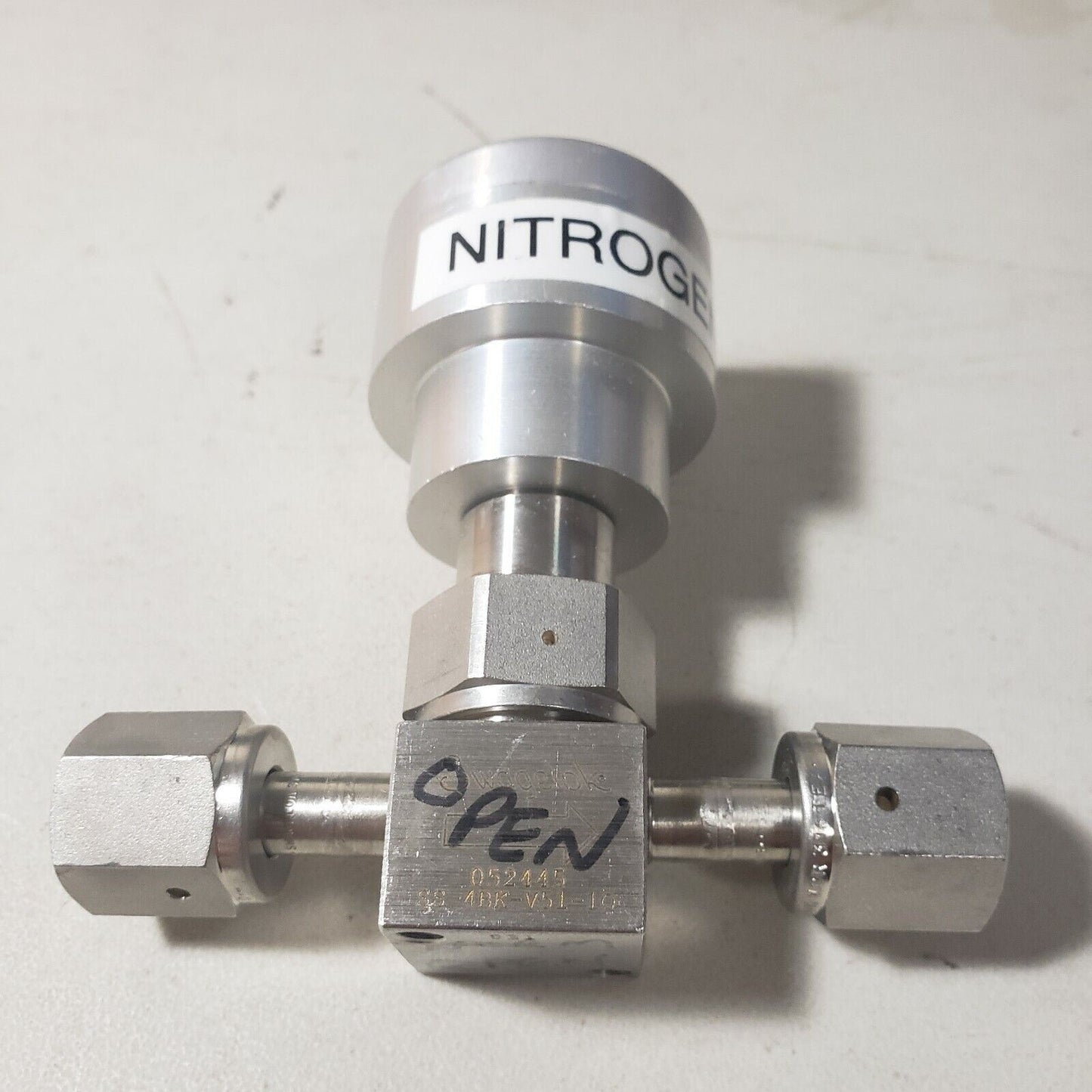 Swagelok 052445 SS-4BK-V51-10 Normally Open Pneumatic Bellows Valve 1/4" VCR F