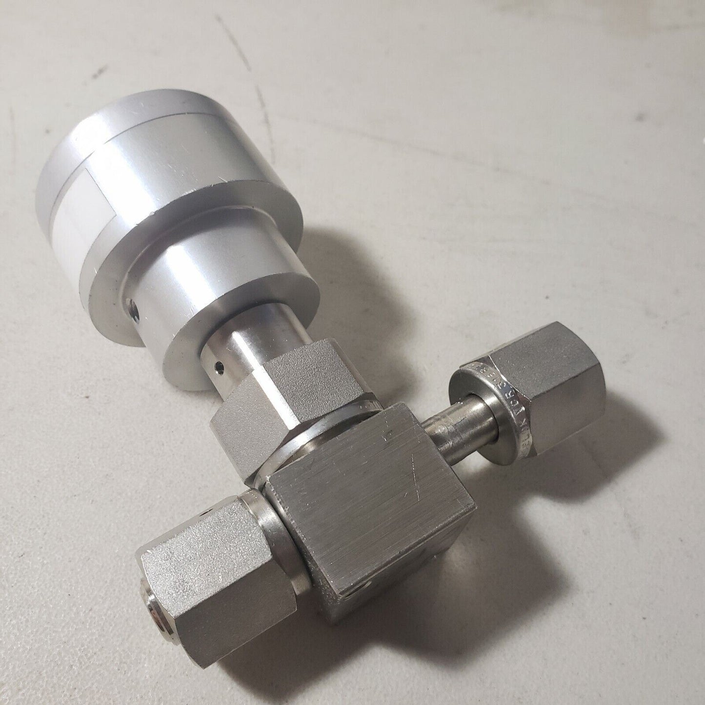 Swagelok 052445 SS-4BK-V51-10 Normally Open Pneumatic Bellows Valve 1/4" VCR F