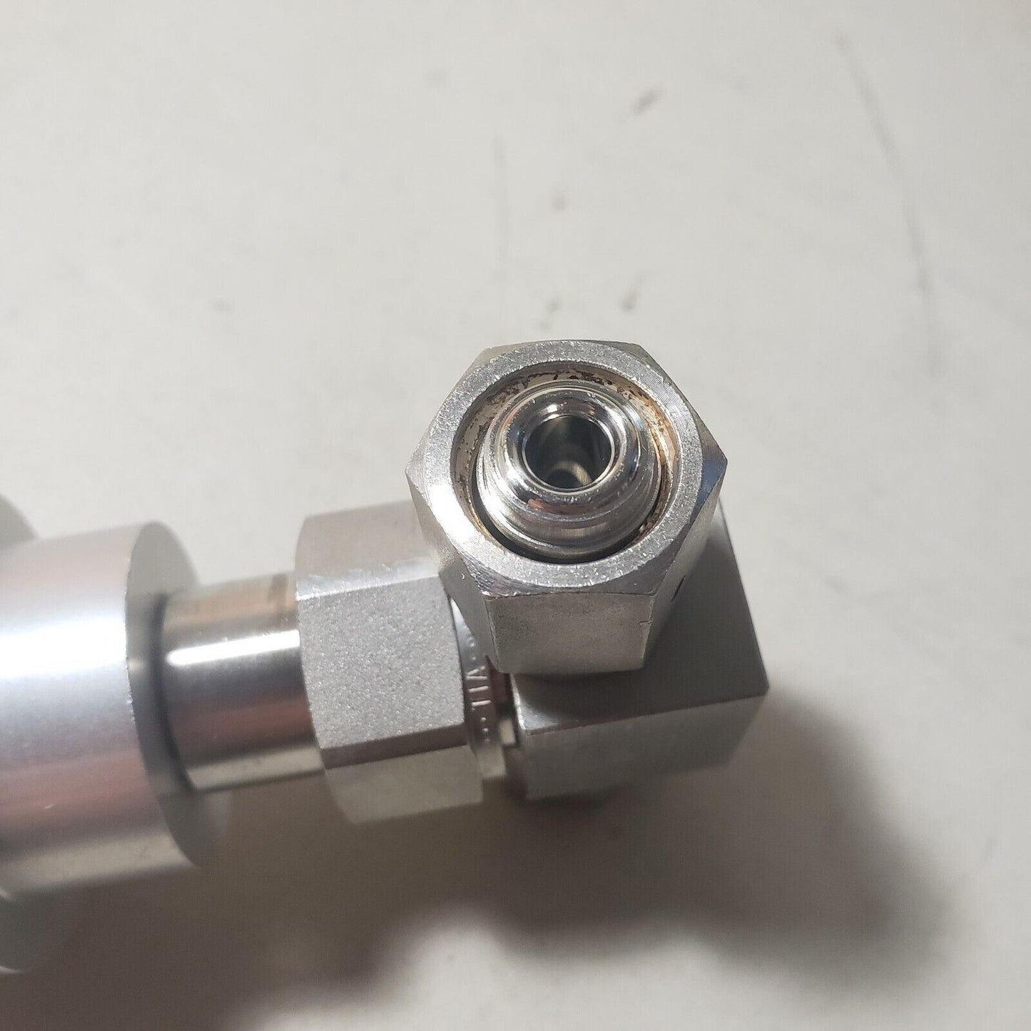 Swagelok 052445 SS-4BK-V51-10 Normally Open Pneumatic Bellows Valve 1/4" VCR F