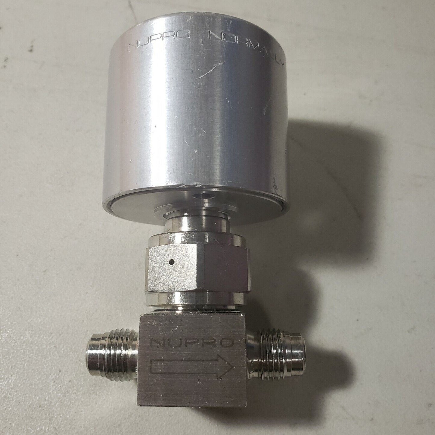 Swagelok SS-HBVCR4-0 High Pressure Bellows-Sealed Valve 1/4" VCR Male Norm. Open