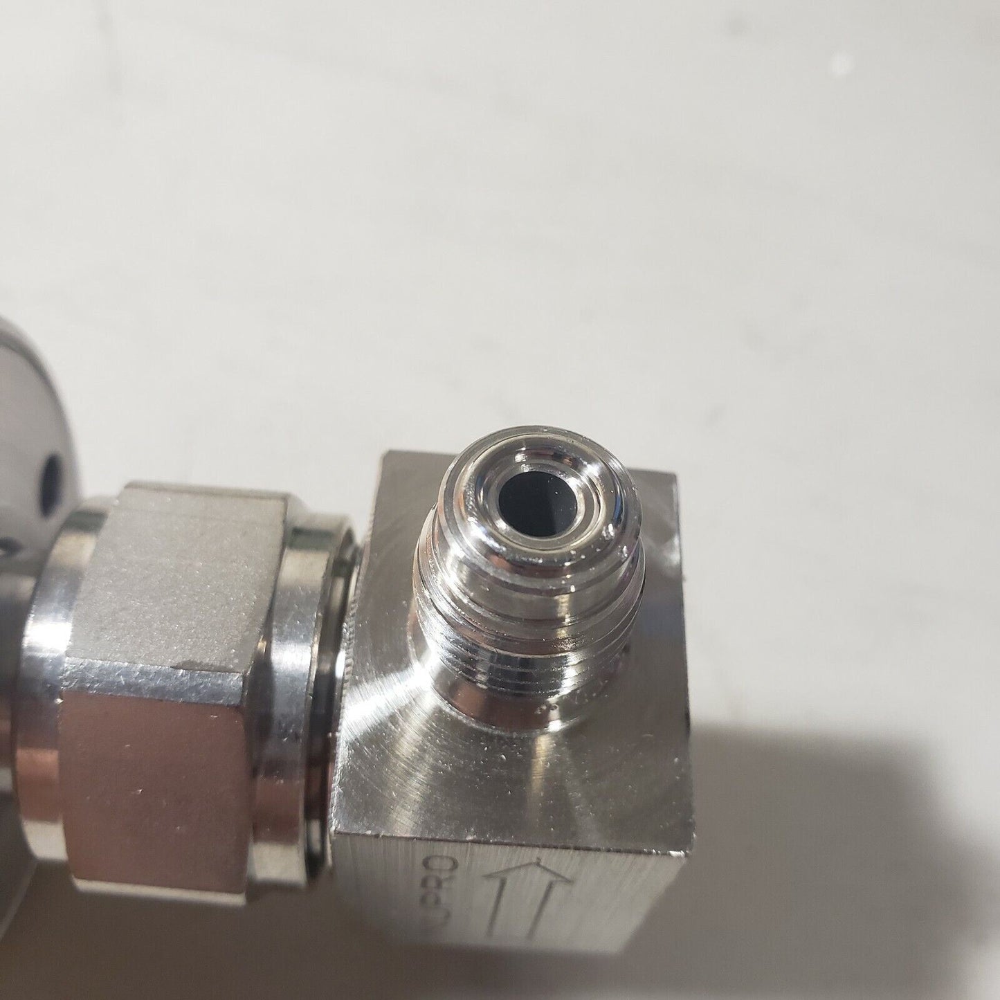 Swagelok SS-HBVCR4-0 High Pressure Bellows-Sealed Valve 1/4" VCR Male Norm. Open