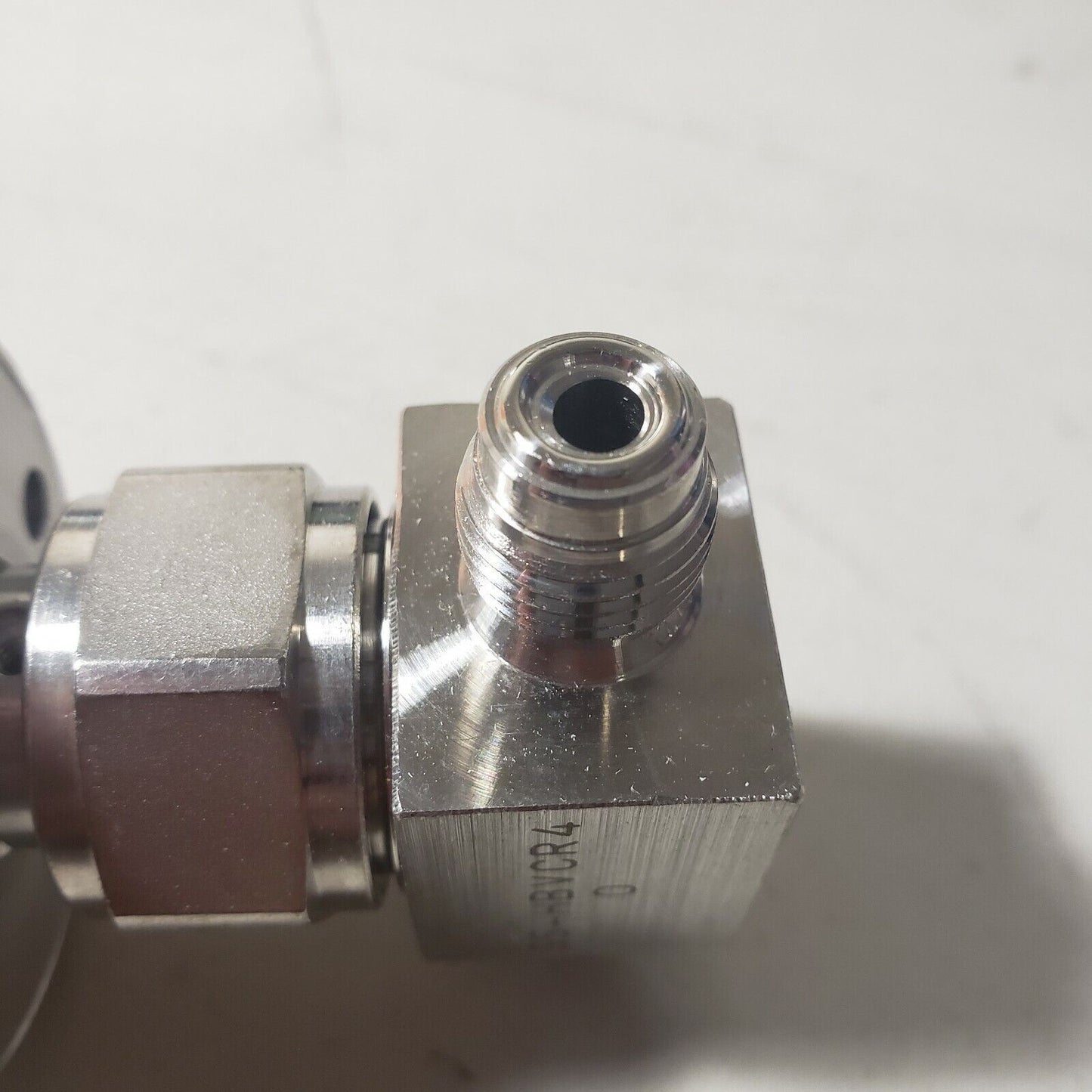 Swagelok SS-HBVCR4-0 High Pressure Bellows-Sealed Valve 1/4" VCR Male Norm. Open