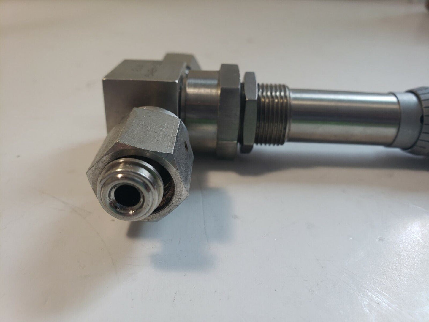 Swagelok SS-4BMG Metering Bellows-Sealed Valve Gasketed Metering 1/4" VCR Female