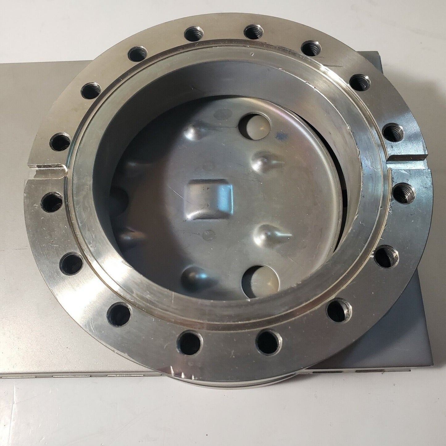 VAT DN100CF 6" Conflat Pneumatic Gate Valve F-10-50429-01 High Vacuum Stainless