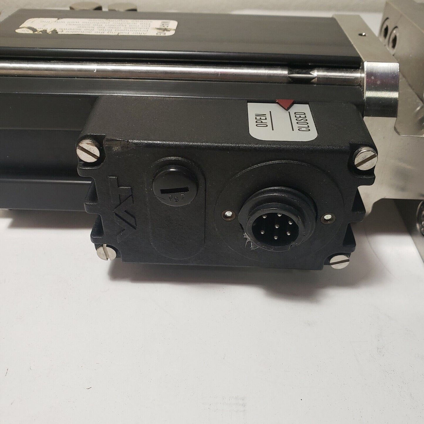 VAT DN100CF 6" Conflat Pneumatic Gate Valve F-10-50429-01 High Vacuum Stainless