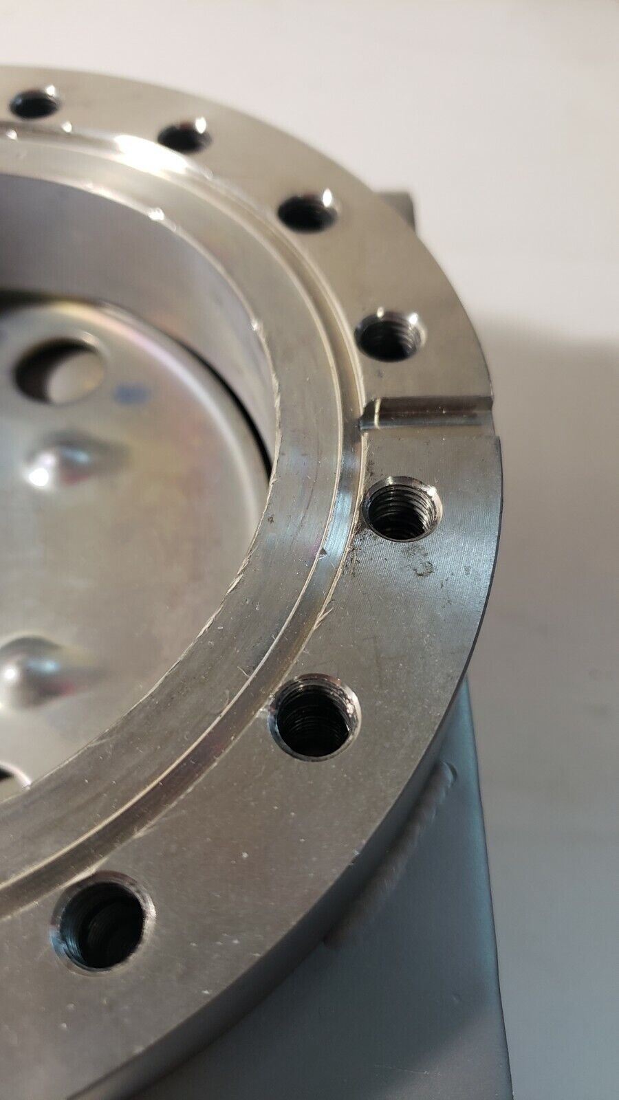 VAT DN100CF 6" Conflat Pneumatic Gate Valve F-10-50429-01 High Vacuum Stainless