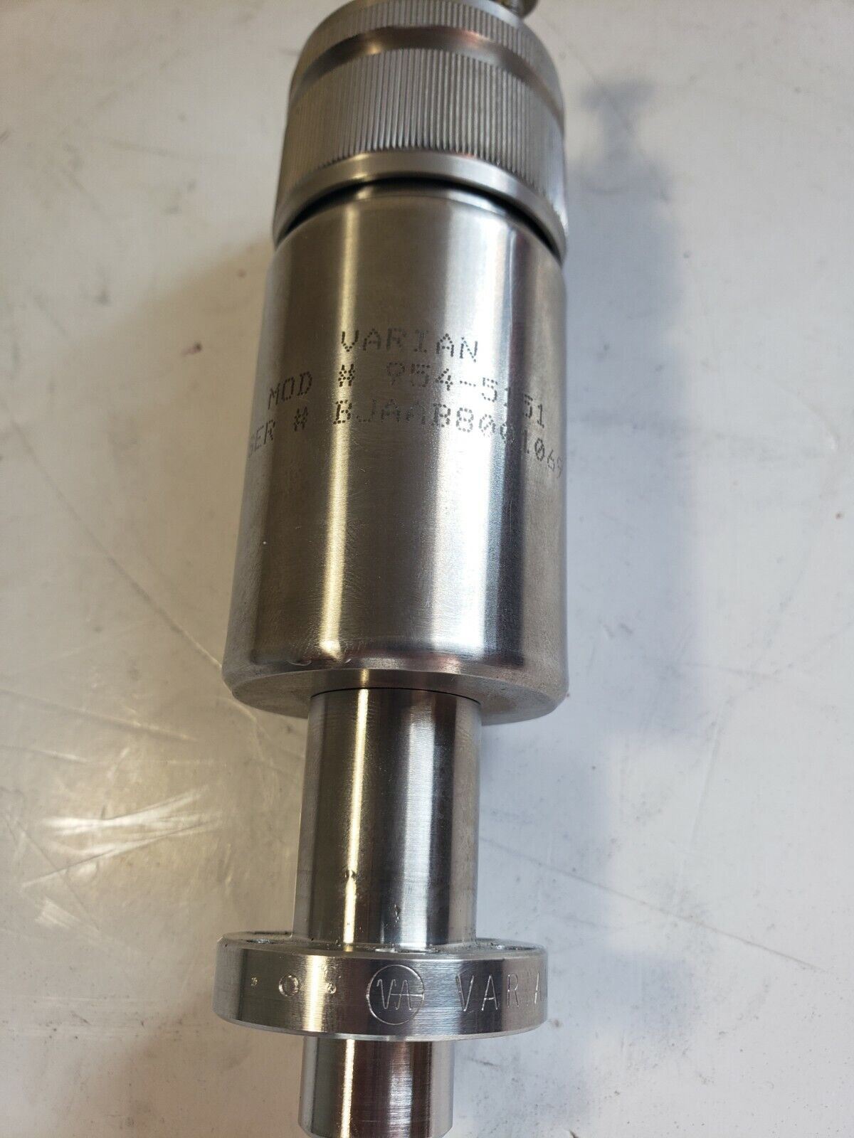 Varian 954-5151 w/ DN16CF 1.33" Mini CF Conflat Flange Rotation Feedthrough UHV