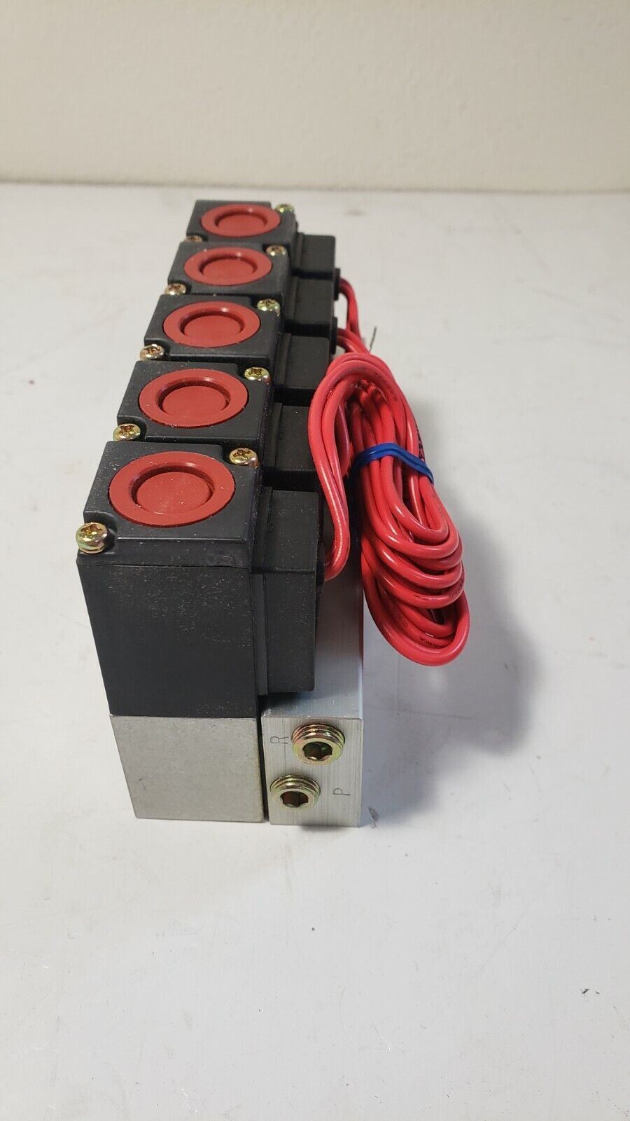 KOGANEI 050E1-01 5-Slot Solenoid Valve Manifold Pneumatic 24v 0-0.7 MPa Pressure