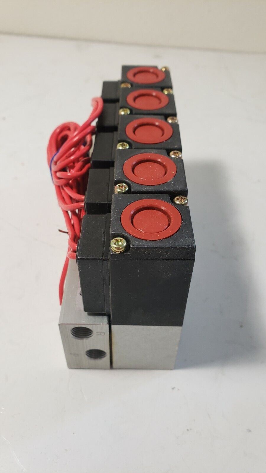 KOGANEI 050E1-01 5-Slot Solenoid Valve Manifold Pneumatic 24v 0-0.7 MPa Pressure