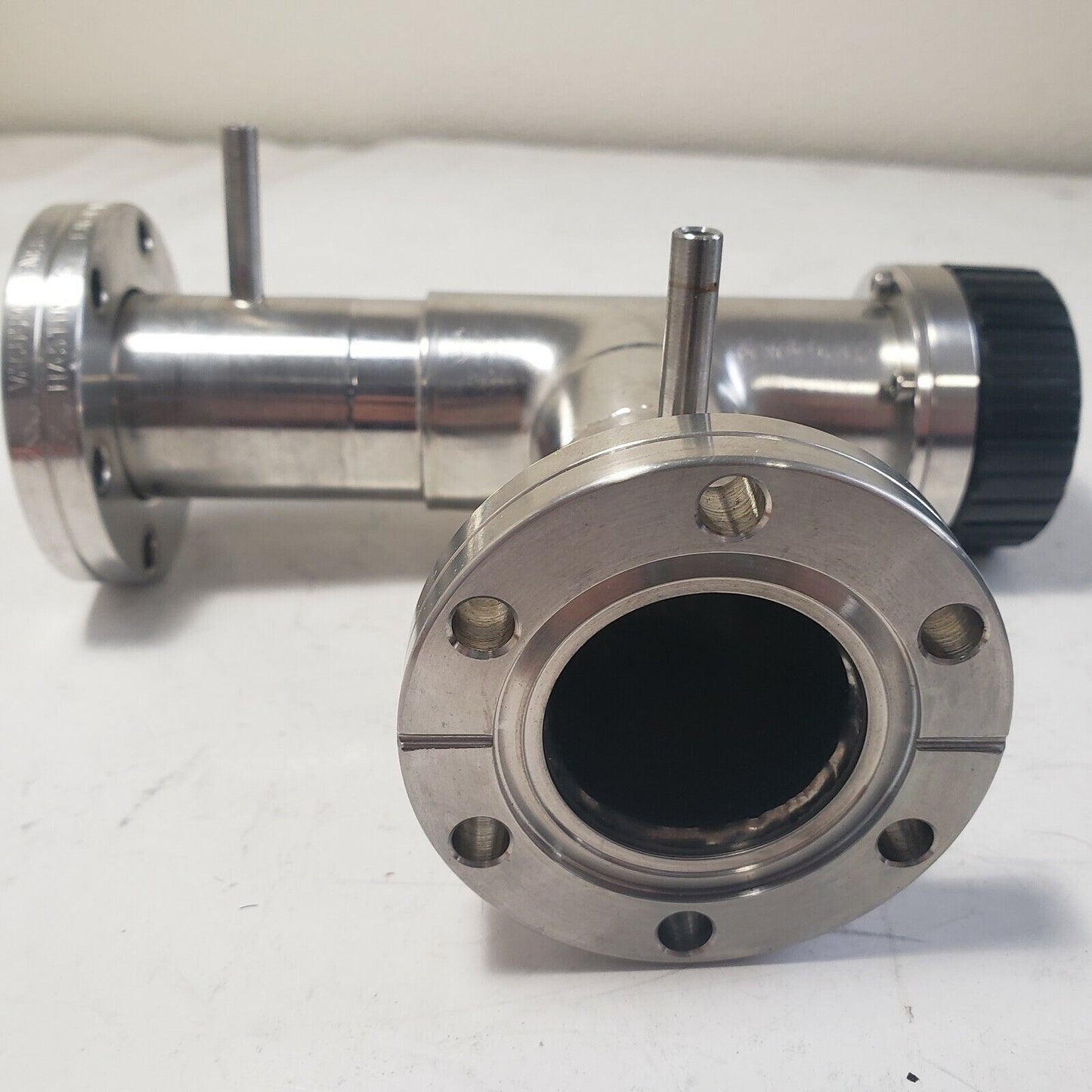 Hastings Tee Manual Valve VRD-38 Bellows High Vacuum 2.75" DN35CF-DN40CF Conflat