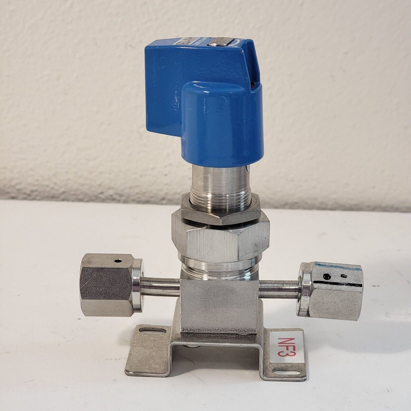 Kitz SCT 10K-1/4" VLD EP Safety 1/4" VCR Manual Diaphragm Valve PCTFE 951094415