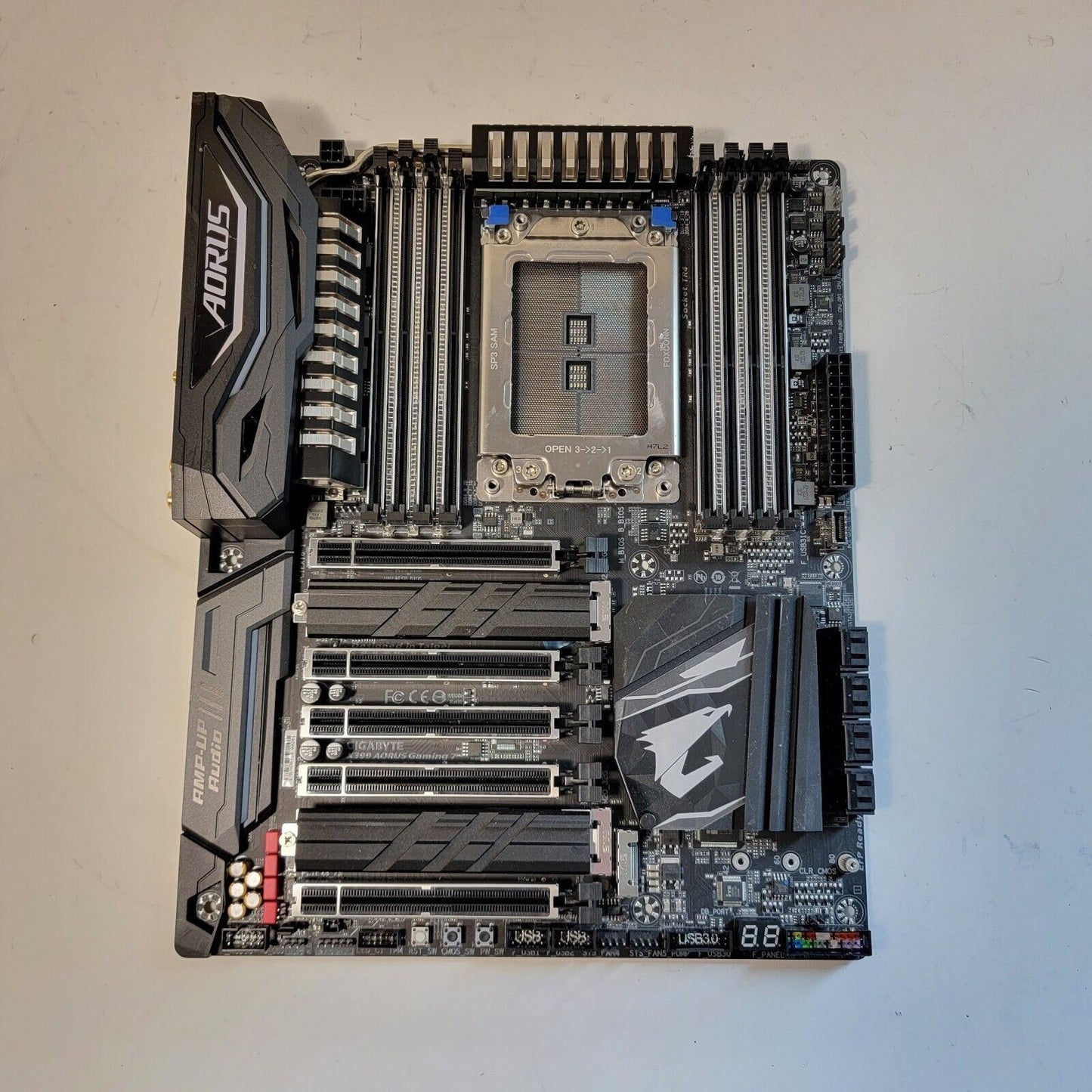 Gigabyte X399 Aorus Gaming 7 Threadripper 8x DDR4 Slots UNTESTED