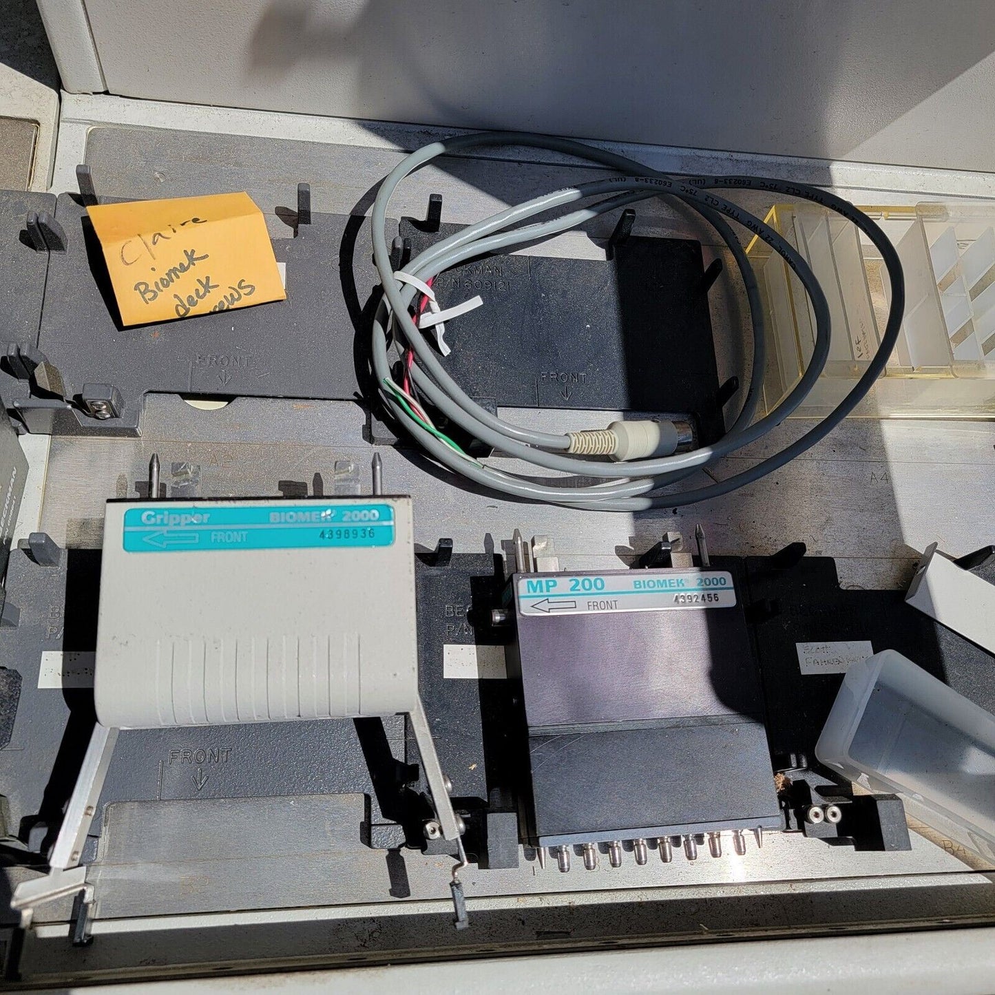 Beckman Coulter BIOMEK 2000 Liquid Handling System Automated Workstation B2K