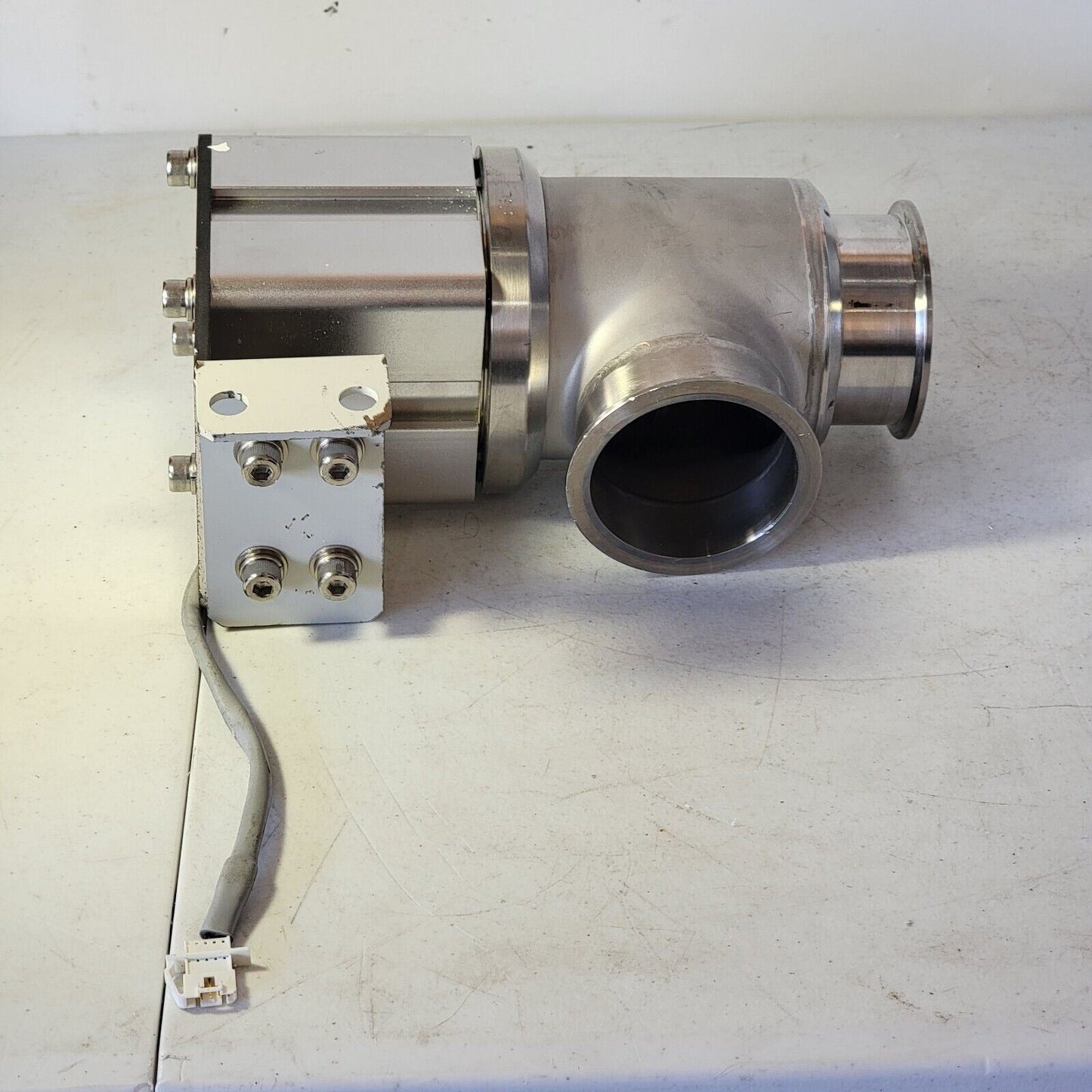 Benkan SCV YC686 High Vacuum NC Valve 3.5" KF/NW Stainless Steel Flanges