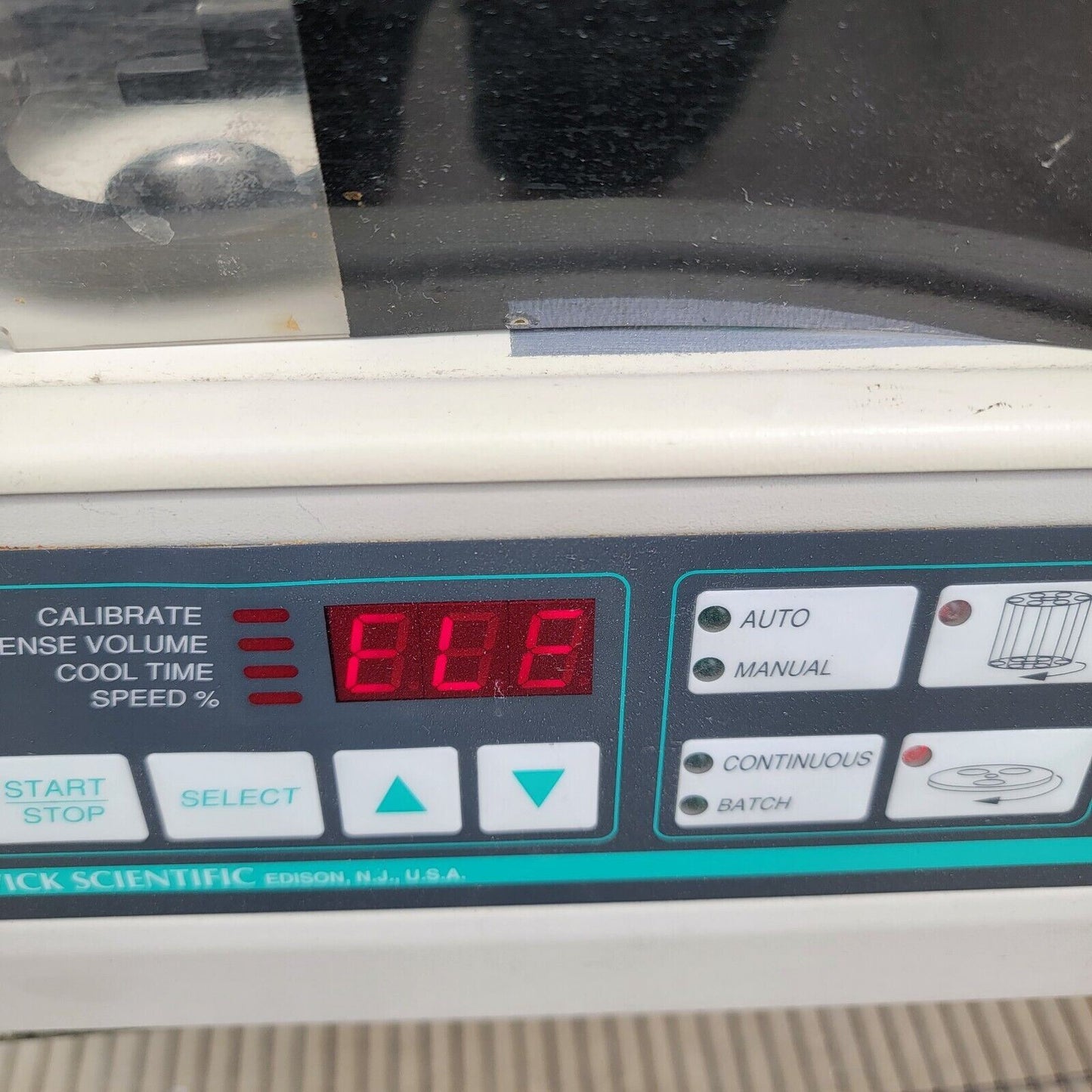 New Brunswick Scientific PourMatic MP-1000 Holds 320 Plates, ELE Error