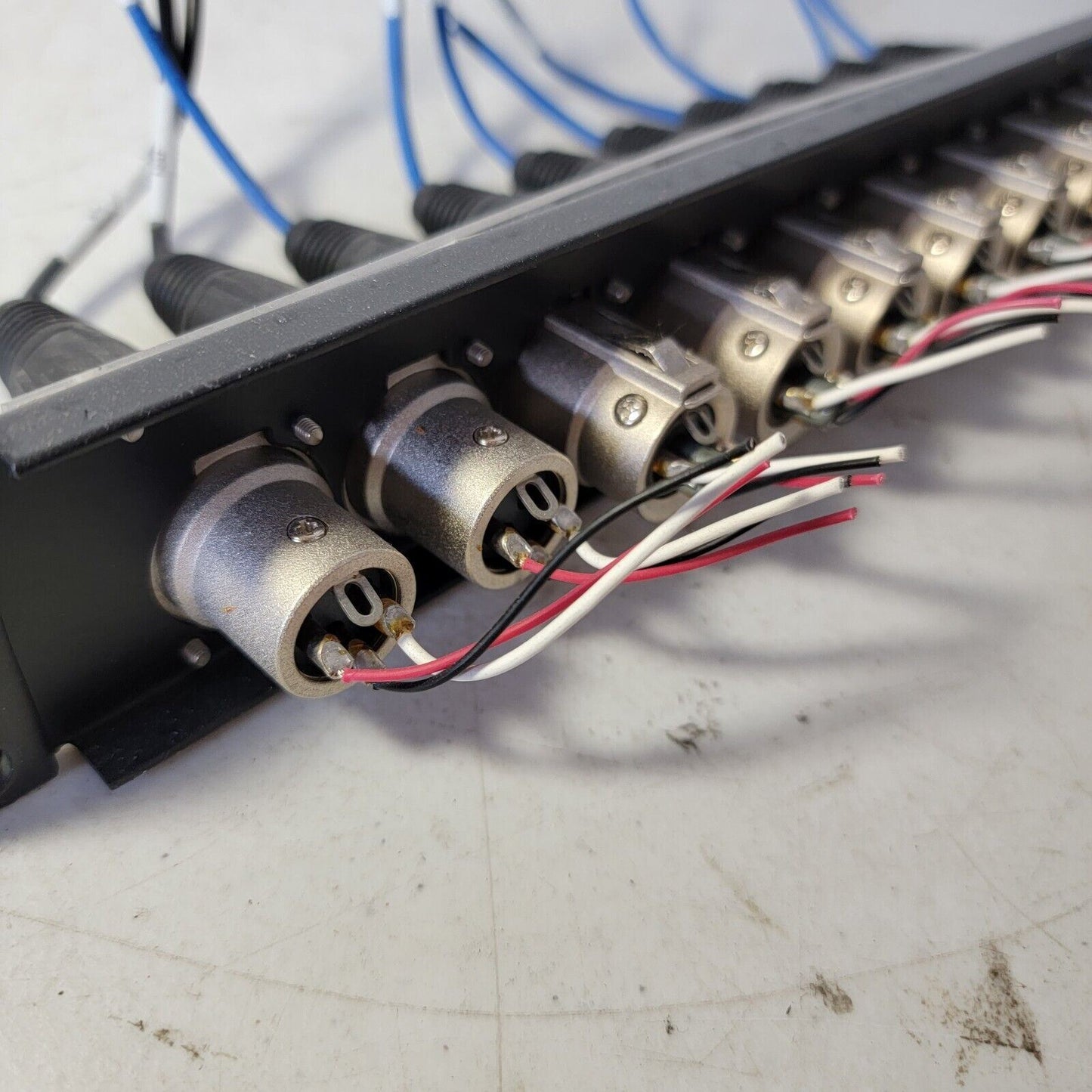 Rack Canare Strip w/ 10x Cannon XLR 31F XLR-3-31 Female Ports and Male Cables