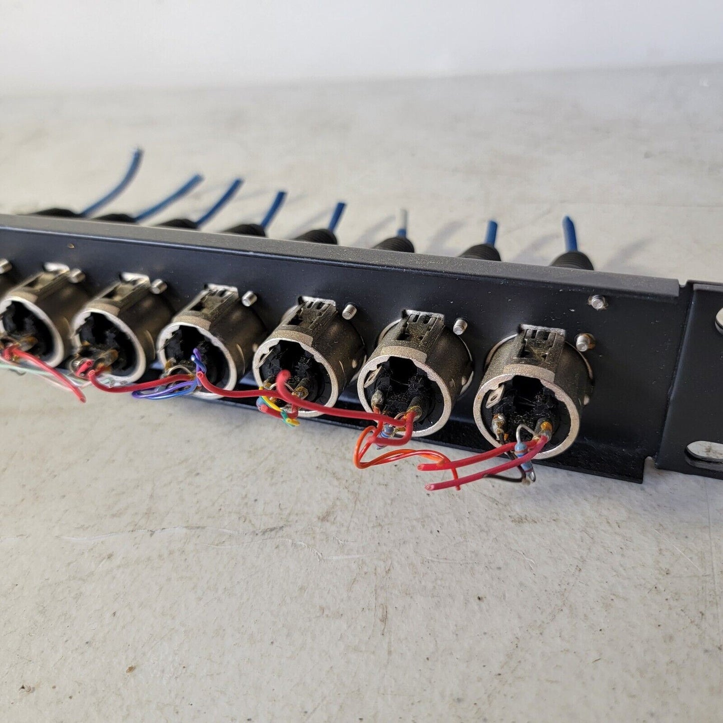 Rack Canare Strip w/ 8x Neutrik 4-Pin XLR Female Ports and NC4MX Male Cables