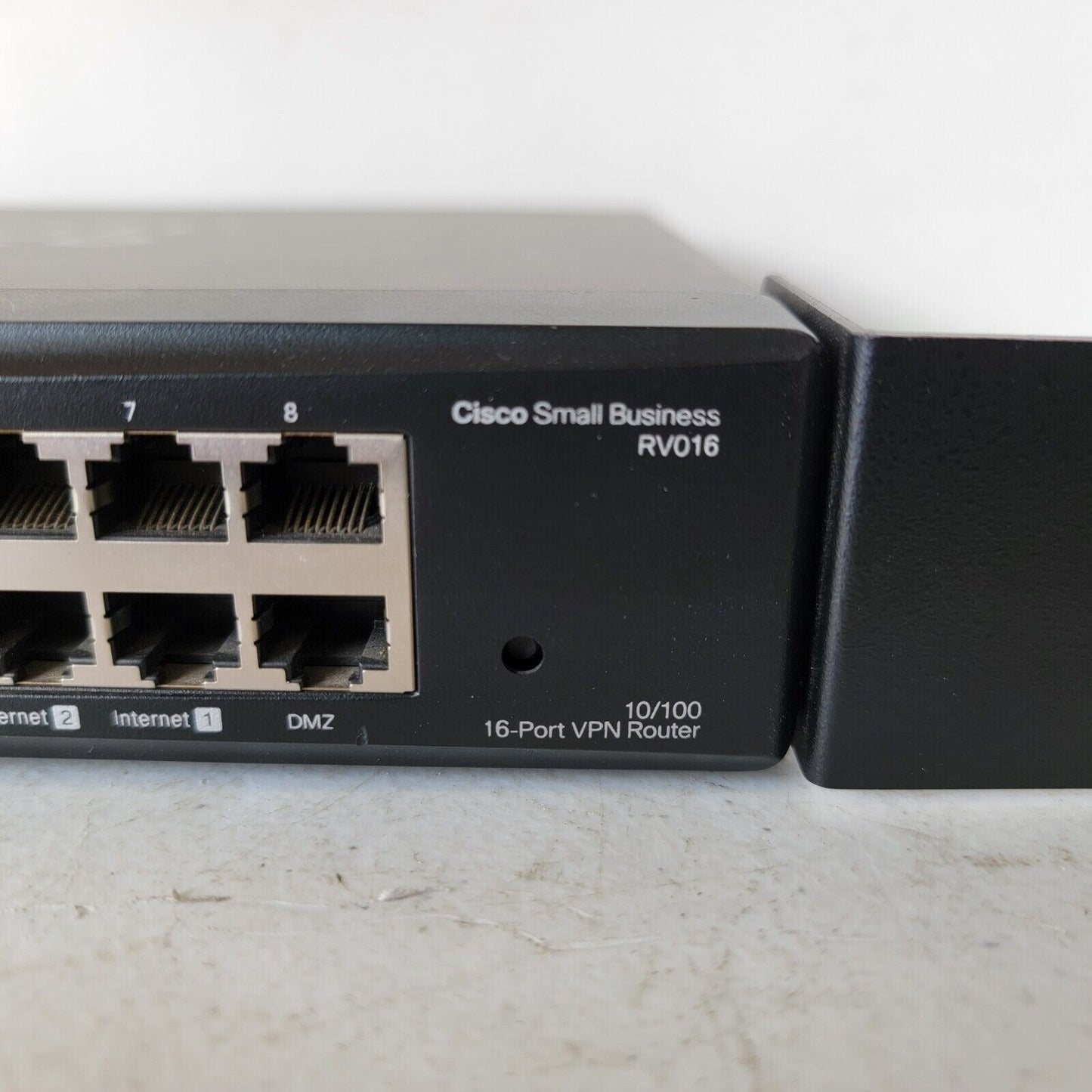 Linksys RV016 16-Port VPN Router Cisco Systems