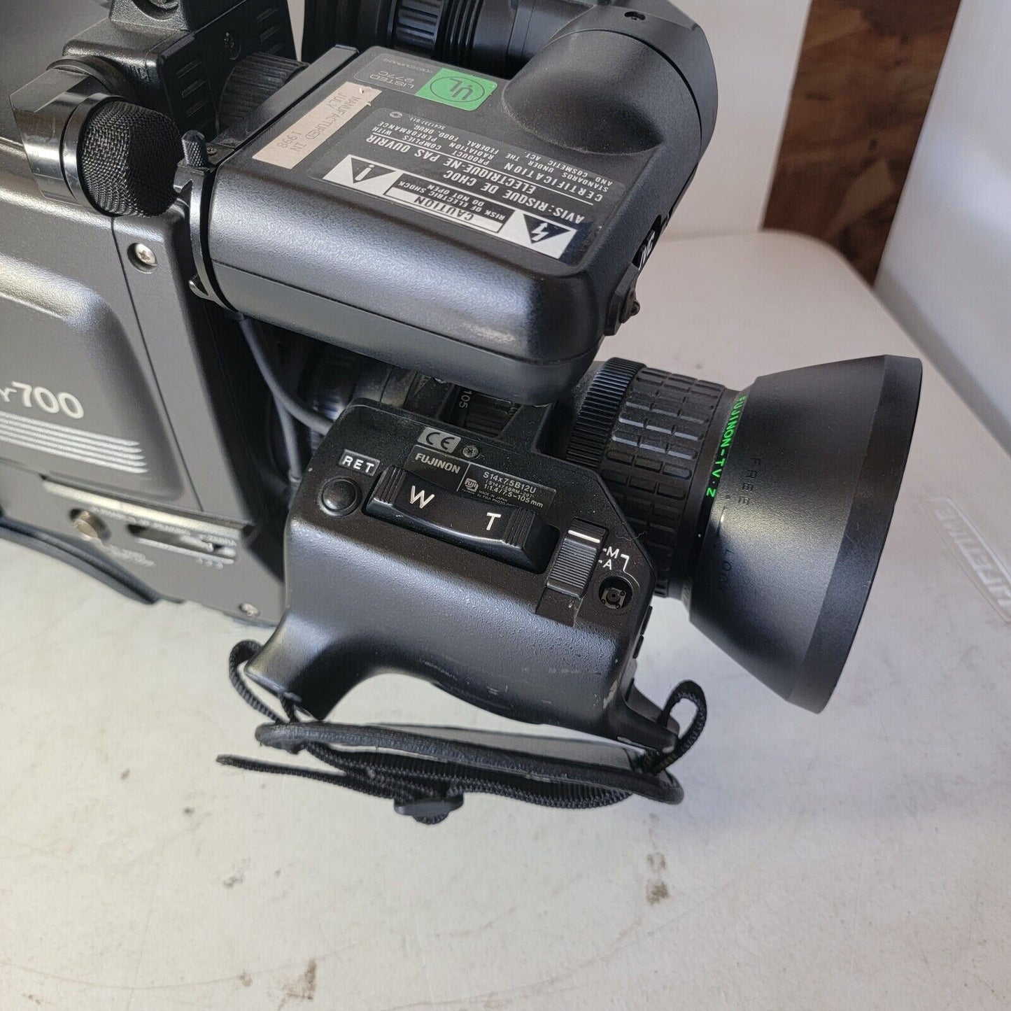 JVC DY-700U 3-CCD Camcorder w/ VF-P115U Viewfinder Fujinon TV-Z Lens S14x7.5B12U