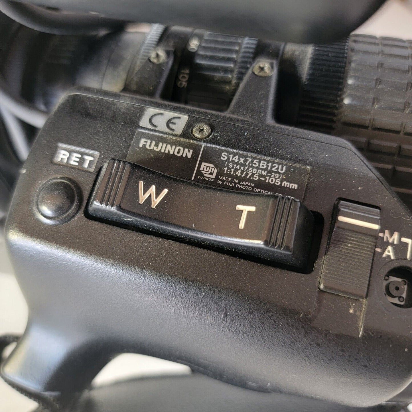 JVC DY-700U 3-CCD Camcorder w/ VF-P115U Viewfinder Fujinon TV-Z Lens S14x7.5B12U