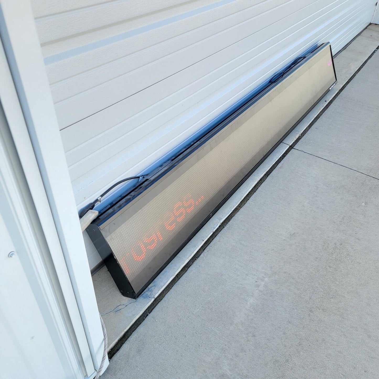 Daktronics KE-1020-24x320-8 Rise RGB Ticker Display Board 24 Rows, 320 Columns